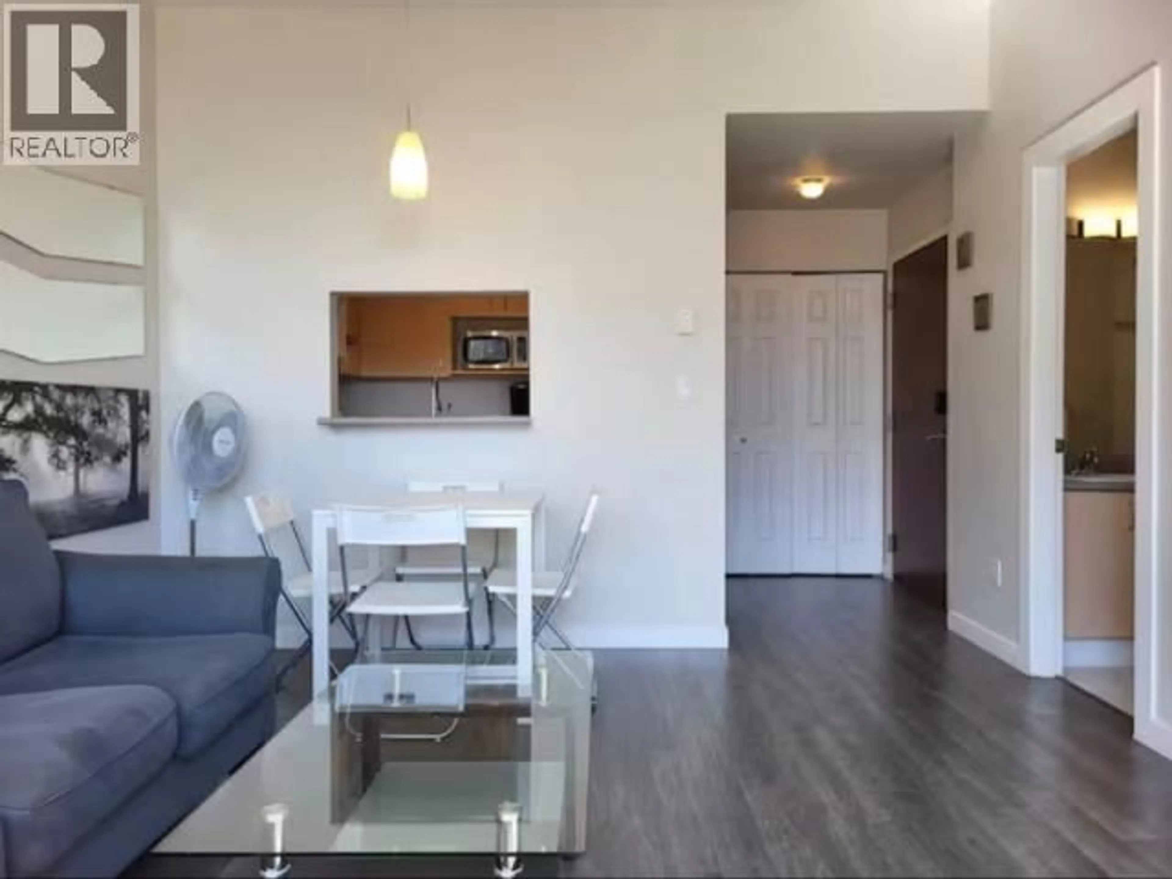 Living room with furniture, wood/laminate floor for 909 - 1010 HOWE STREET, Vancouver British Columbia V6Z1P5