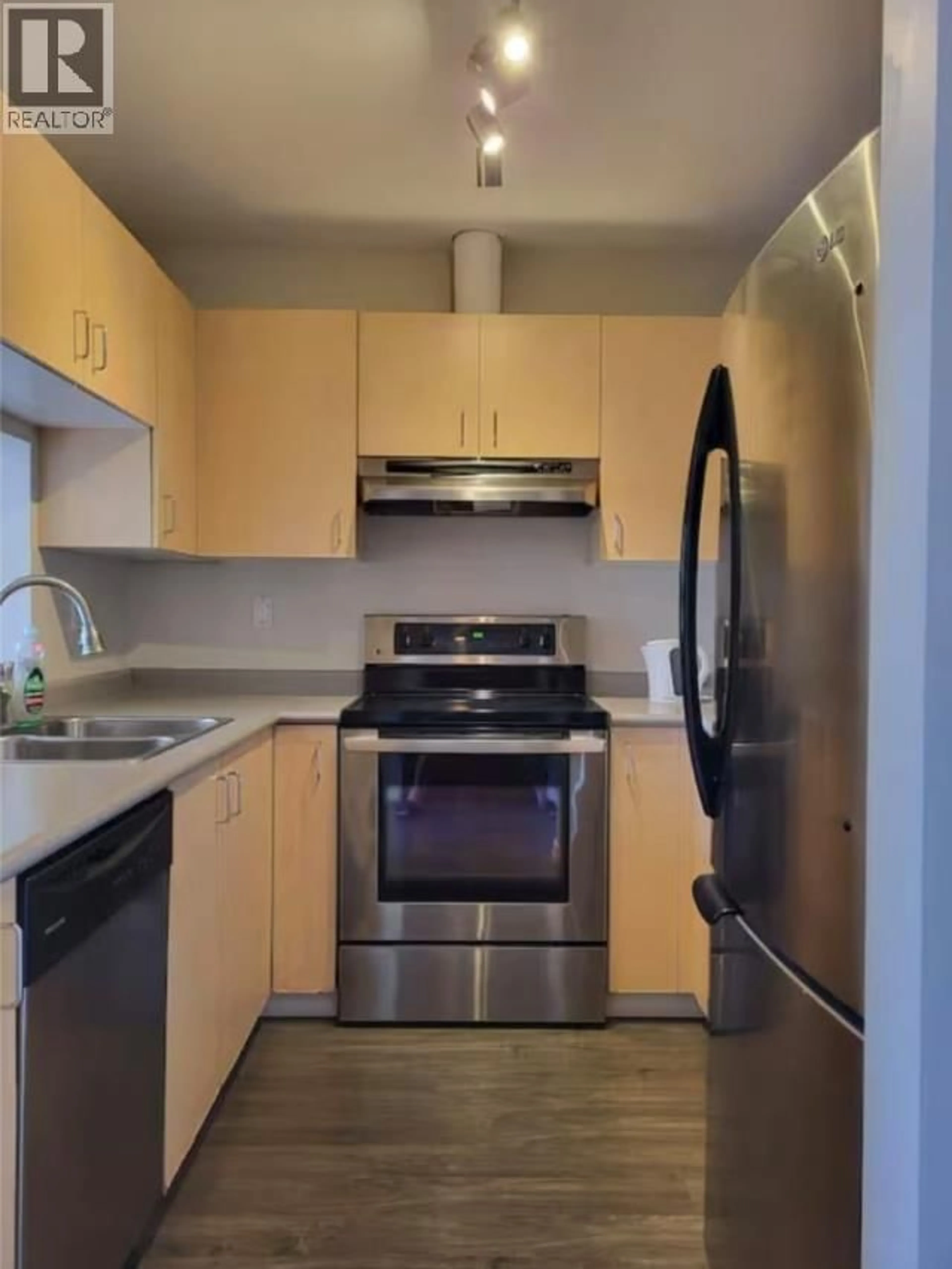 Standard kitchen, unknown for 909 - 1010 HOWE STREET, Vancouver British Columbia V6Z1P5