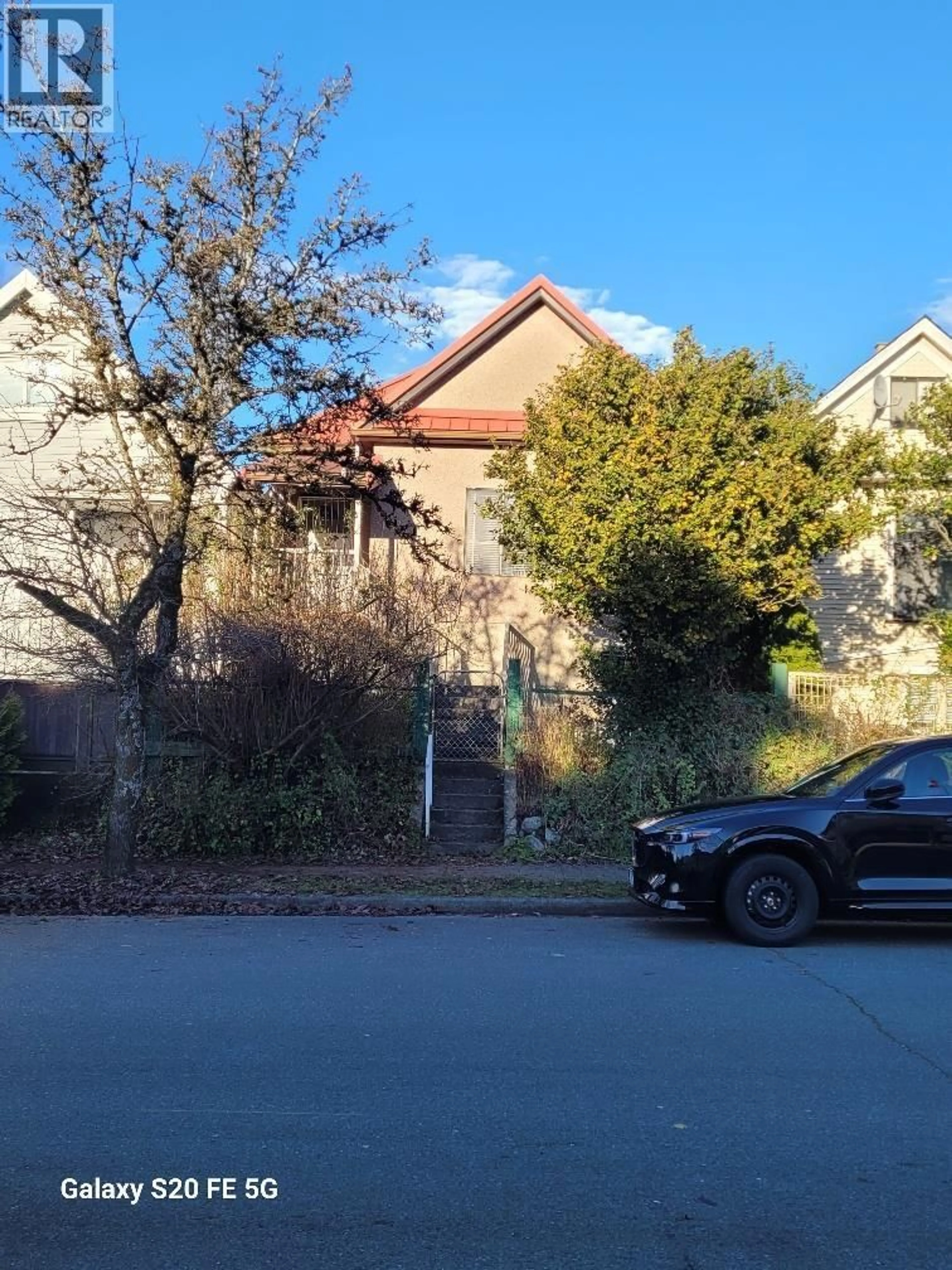 A pic from outside/outdoor area/front of a property/back of a property/a pic from drone, street for 1127 KEEFER STREET, Vancouver British Columbia V6A1Z2