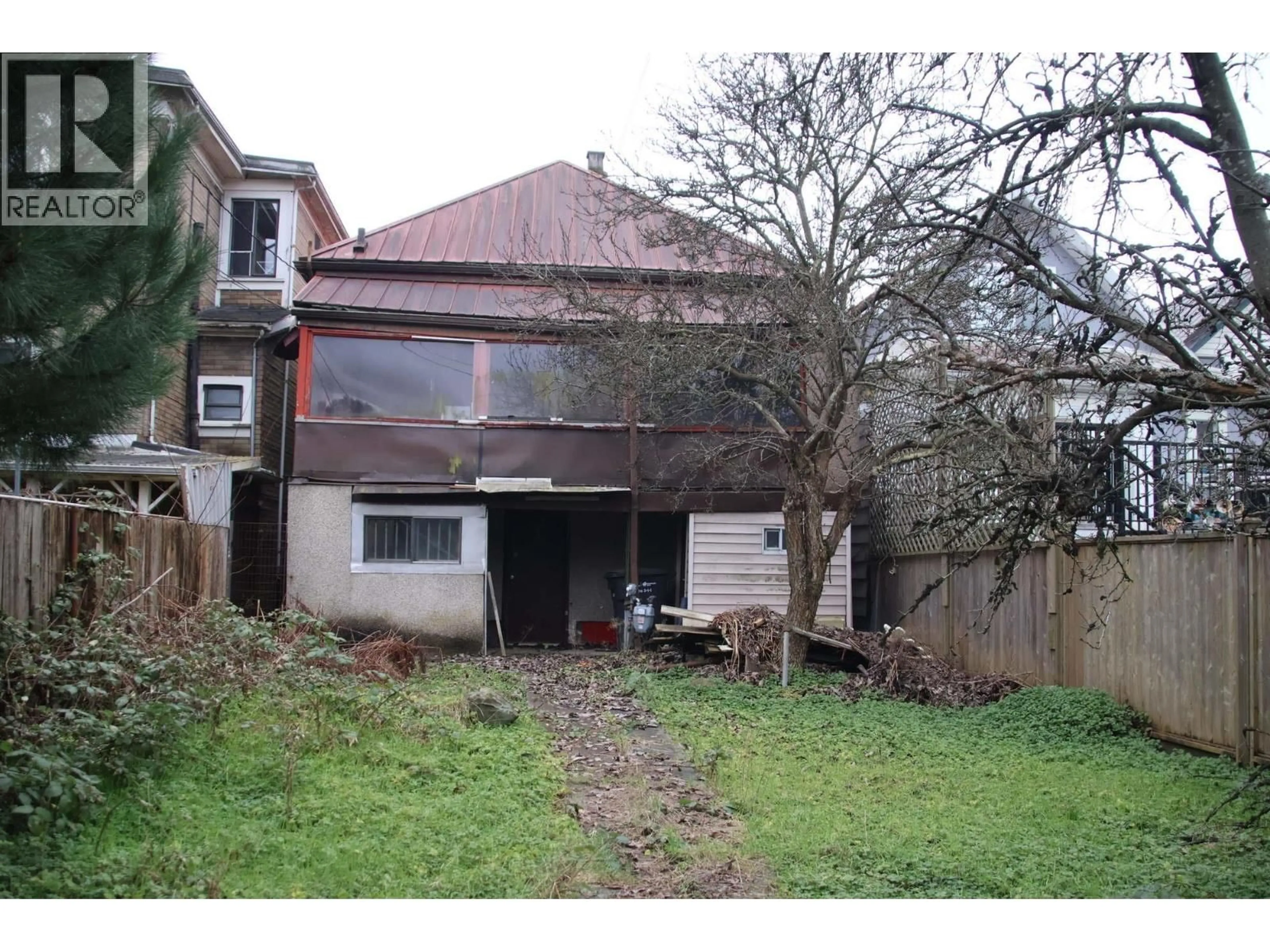 A pic from outside/outdoor area/front of a property/back of a property/a pic from drone, building for 1127 KEEFER STREET, Vancouver British Columbia V6A1Z2
