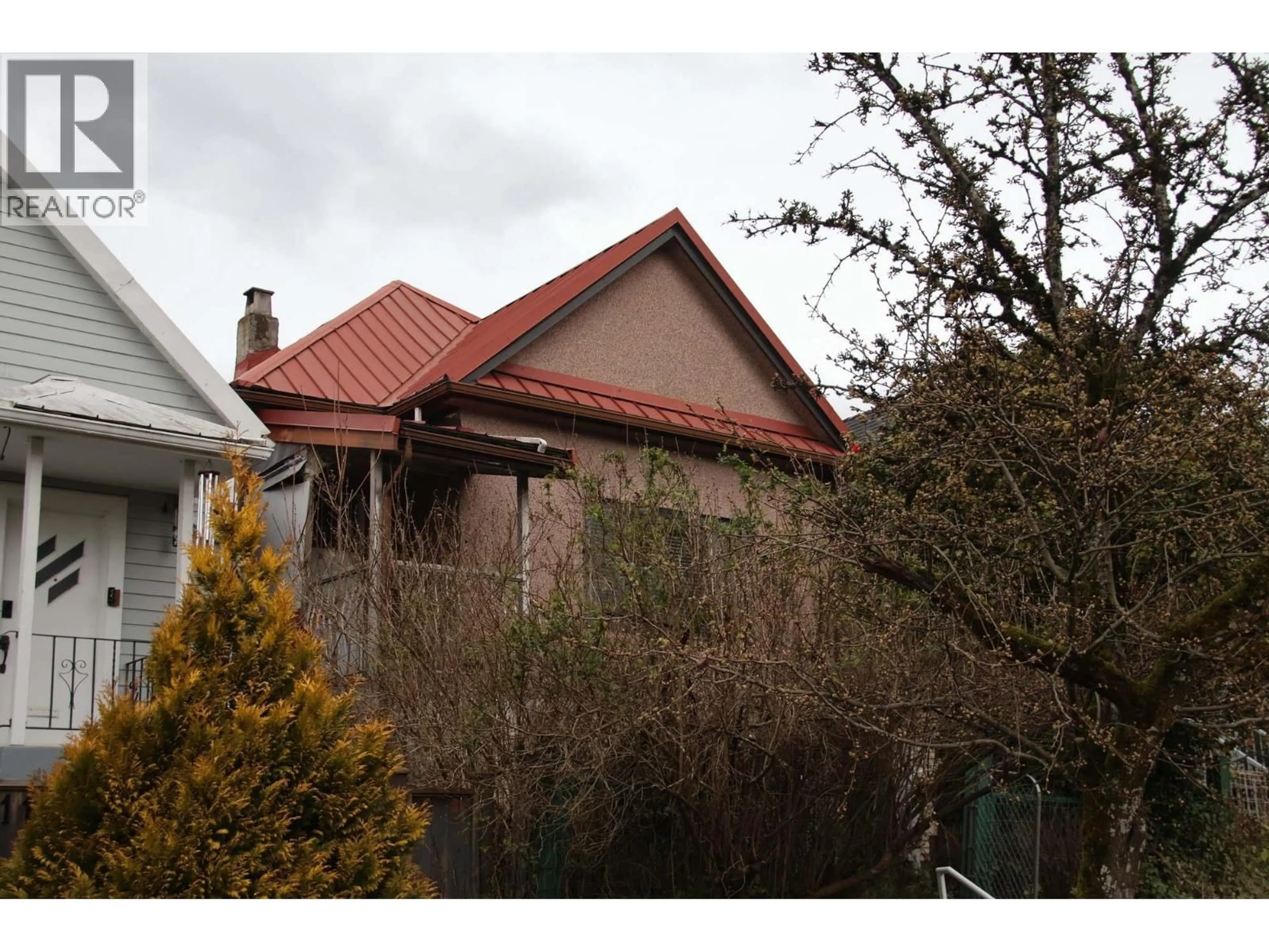 A pic from outside/outdoor area/front of a property/back of a property/a pic from drone, building for 1127 KEEFER STREET, Vancouver British Columbia V6A1Z2