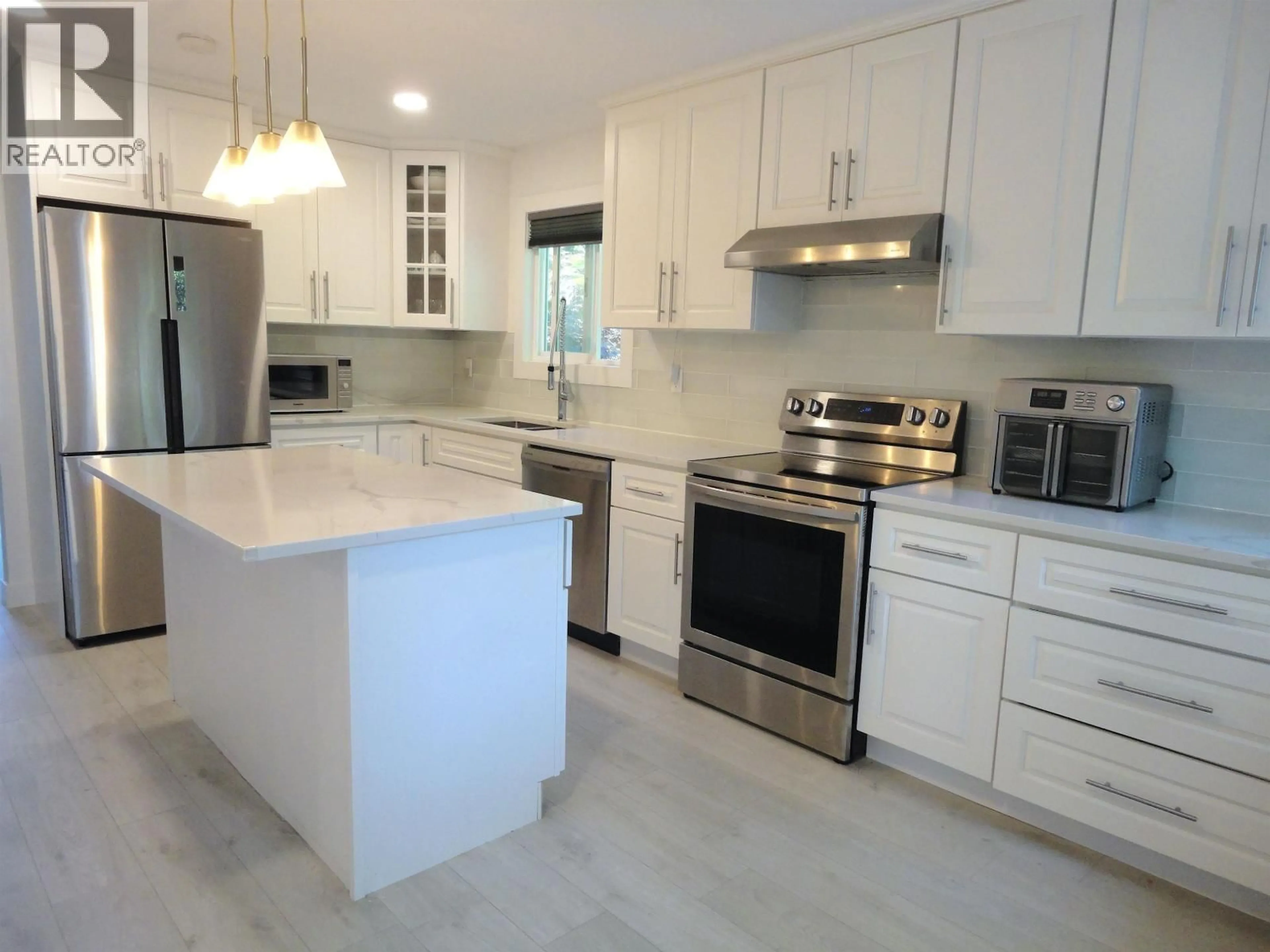 Open concept kitchen, ceramic/tile floor for 1960 CAMERON AVENUE, Port Coquitlam British Columbia V3C1J3