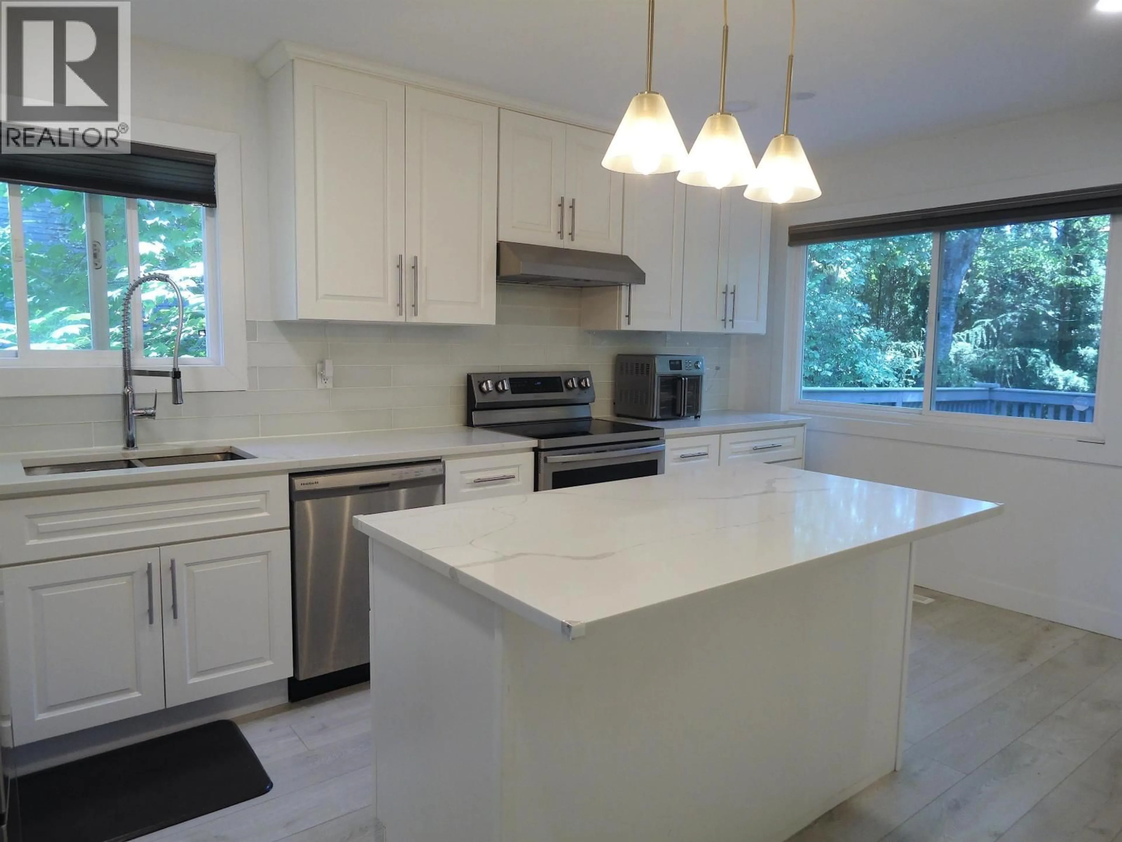 Open concept kitchen, unknown for 1960 CAMERON AVENUE, Port Coquitlam British Columbia V3C1J3