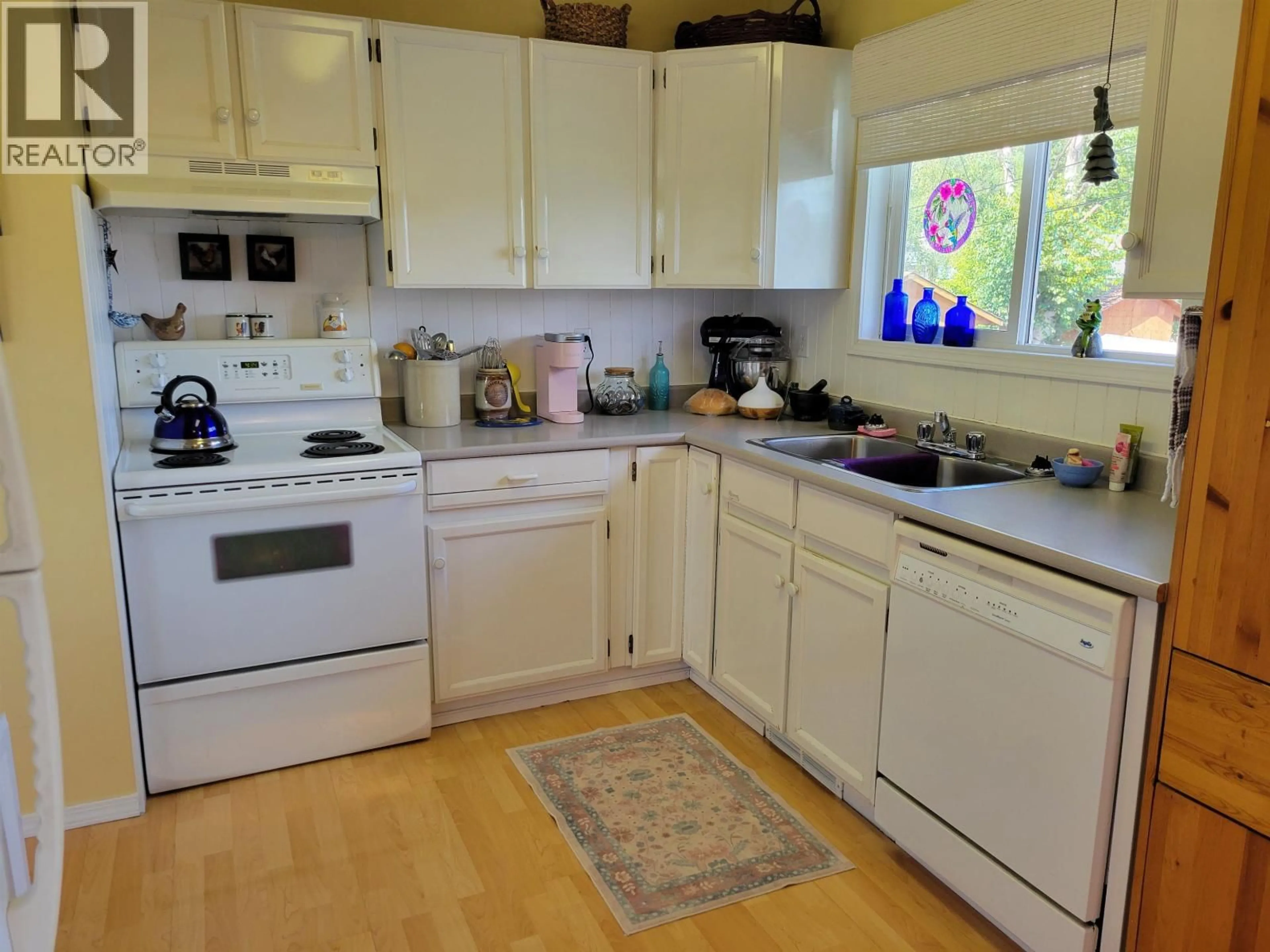 Standard kitchen, unknown for 175 MURRAY STREET, Fraser Lake British Columbia V0J1S0