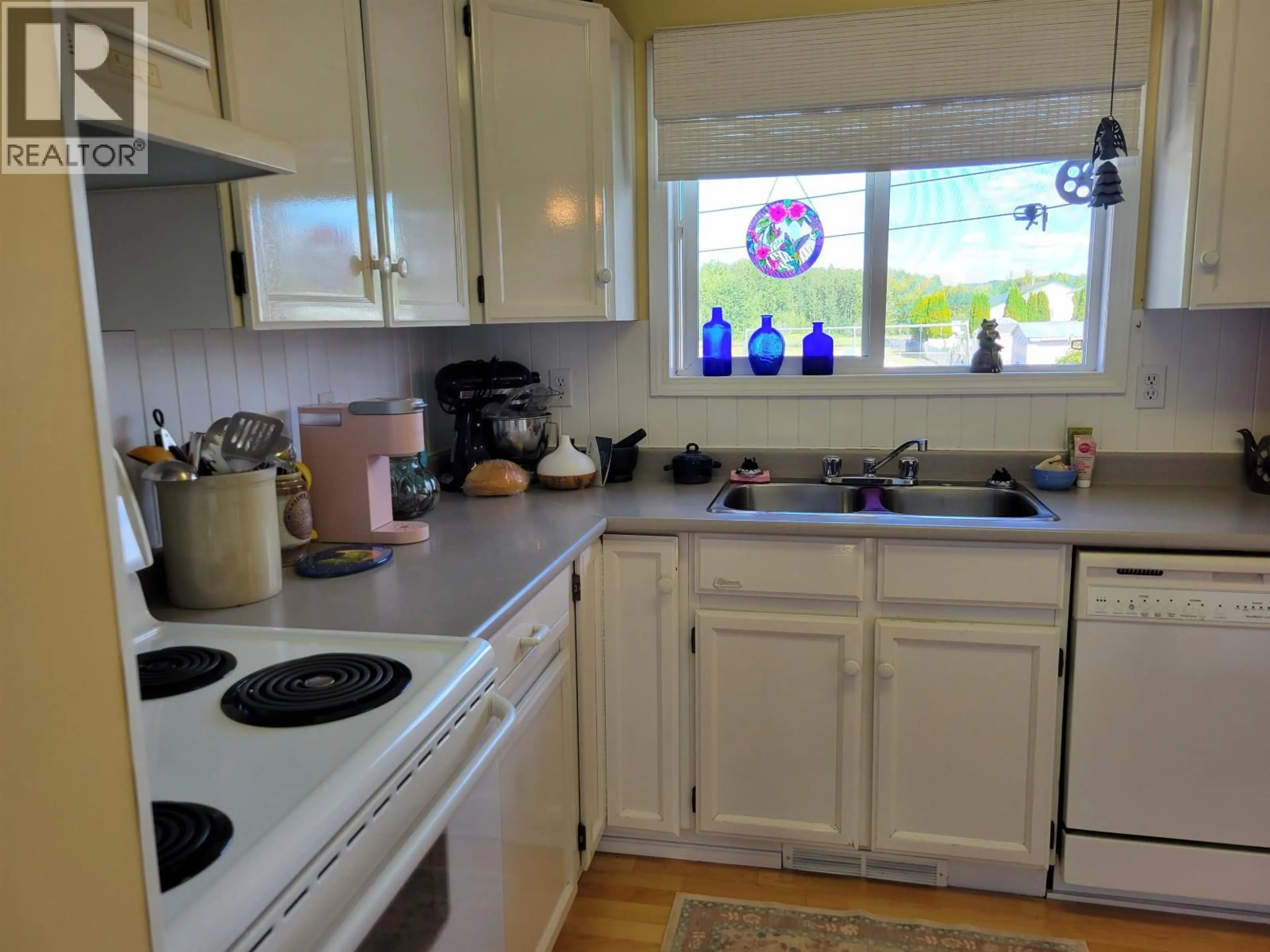Standard kitchen, unknown for 175 MURRAY STREET, Fraser Lake British Columbia V0J1S0