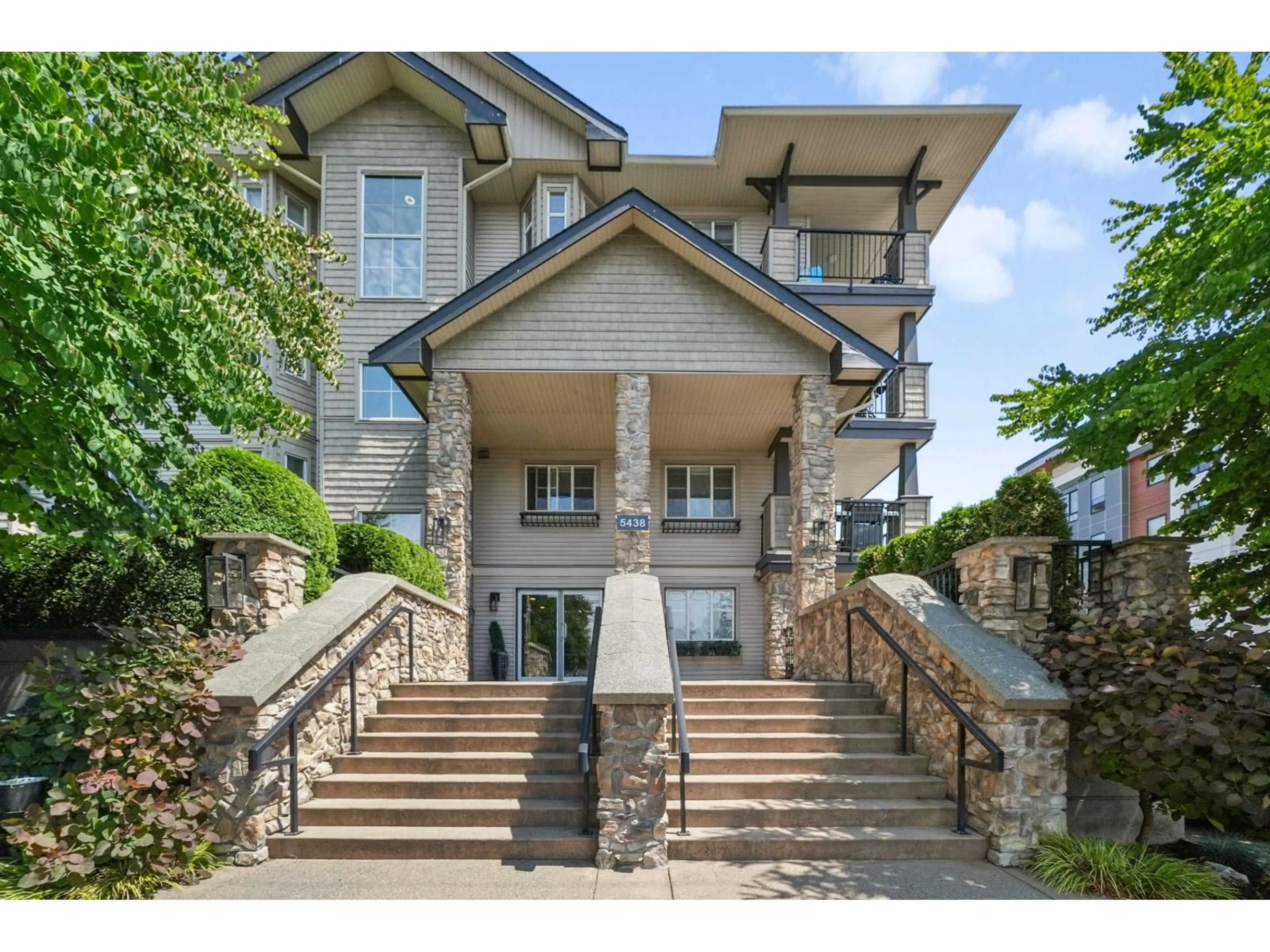 Unknown for 212 - 5438 198 STREET, Langley British Columbia V3A1G2