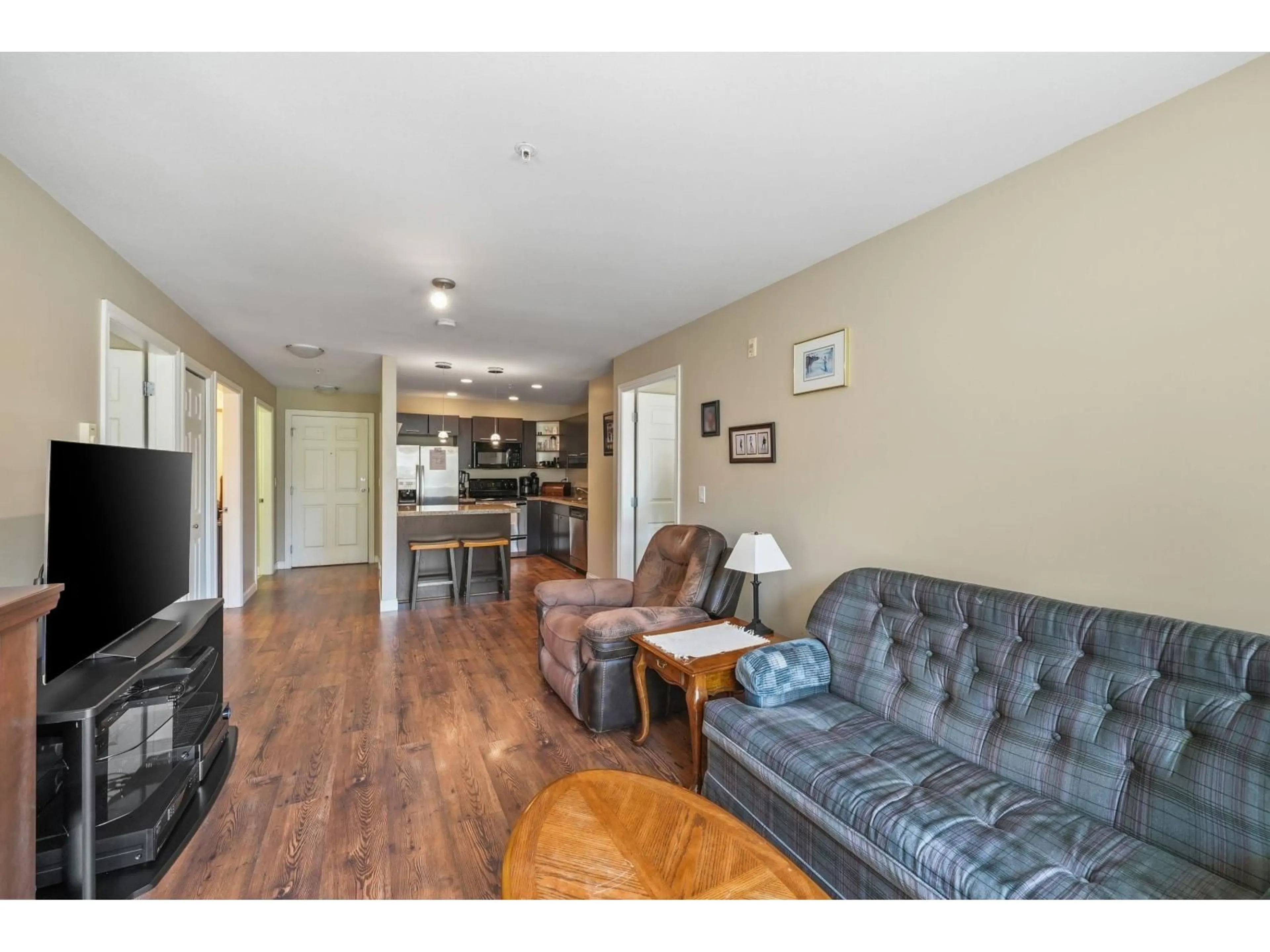 Living room with furniture, wood/laminate floor for 212 - 5438 198 STREET, Langley British Columbia V3A1G2