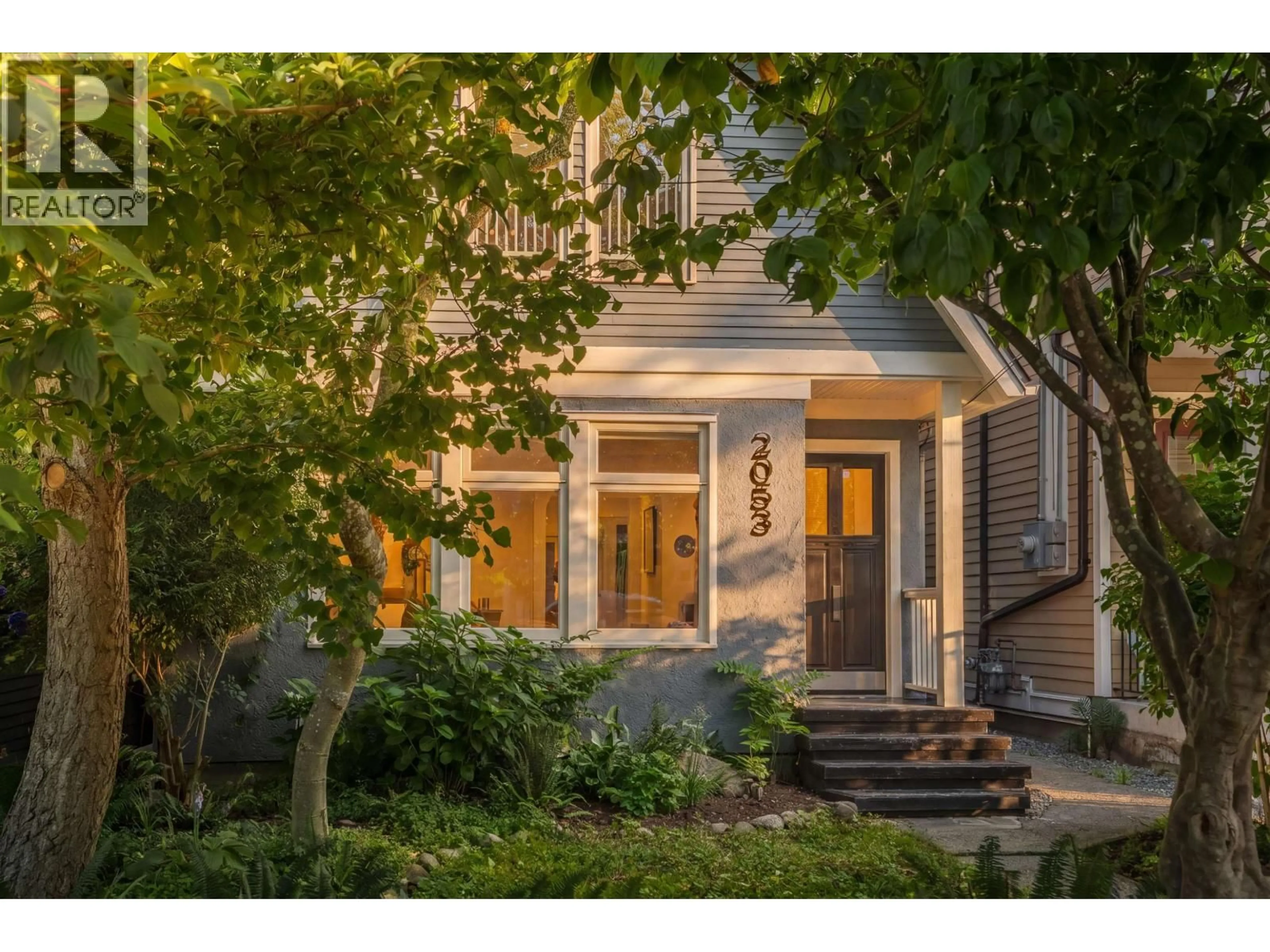 Unknown for 2053 CHARLES STREET, Vancouver British Columbia V5L2V1