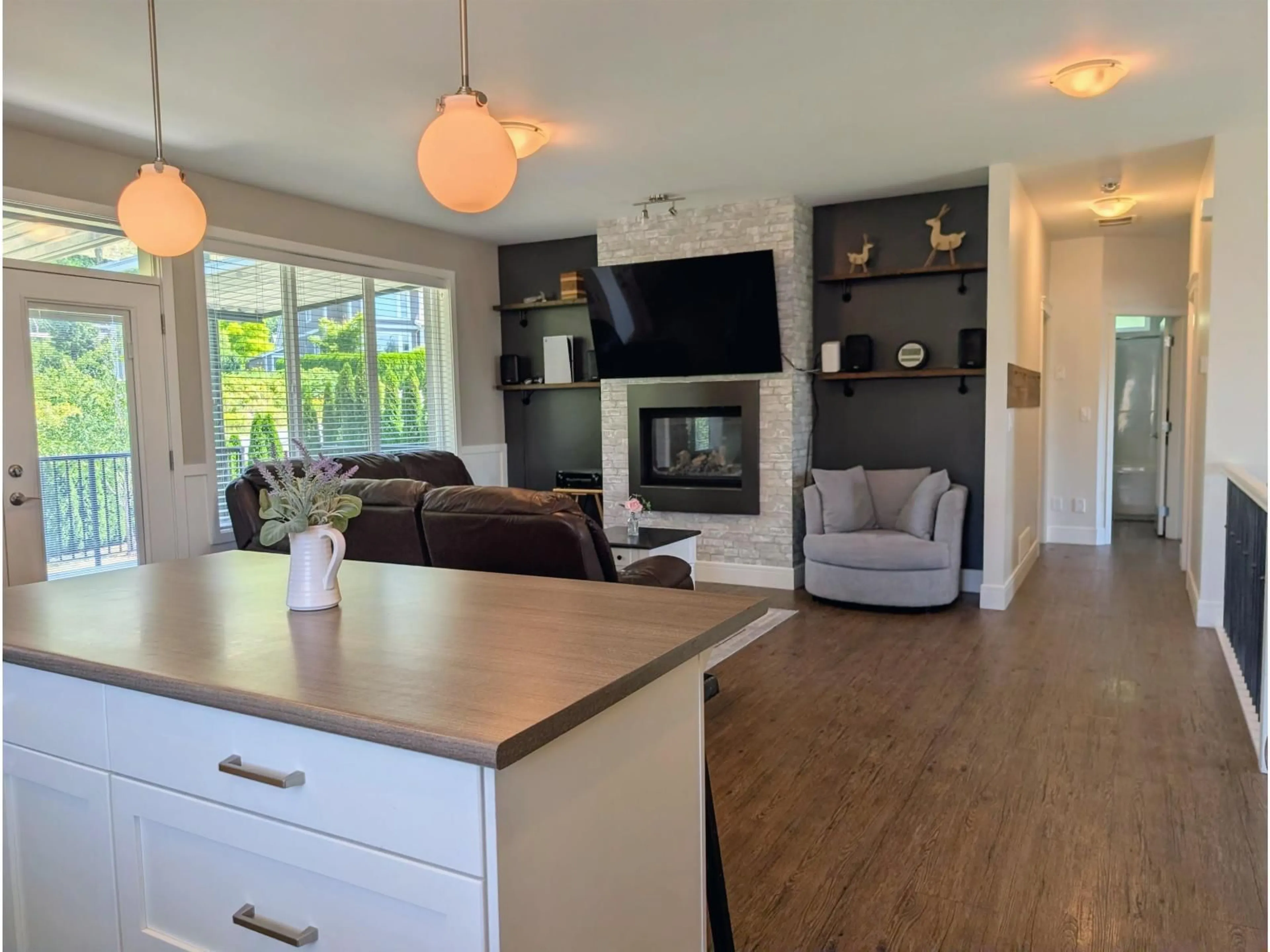 Open concept kitchen, wood/laminate floor for 51143 SOPHIE CRESCENT, Chilliwack British Columbia V4Z0C1