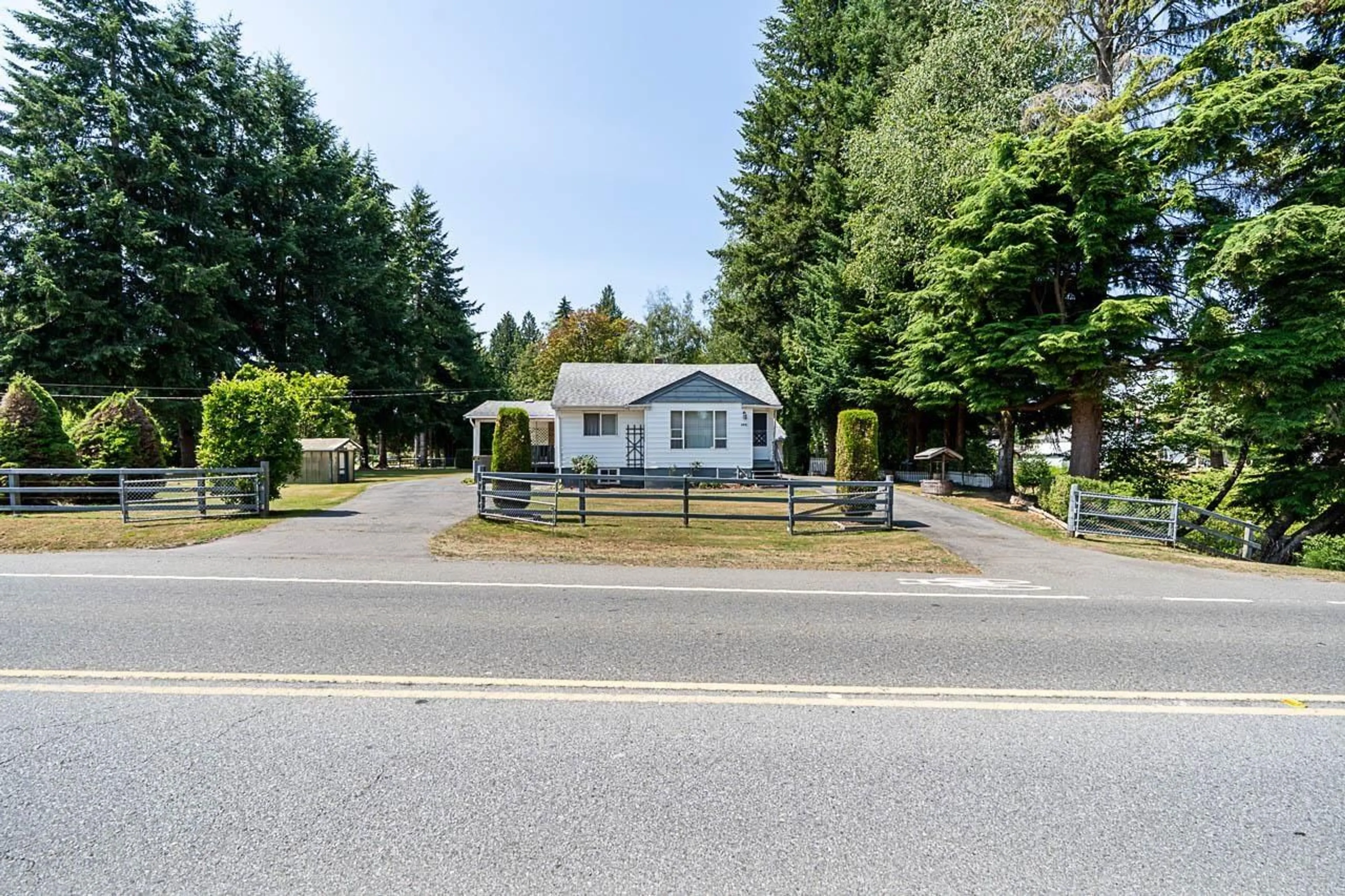 A pic from outside/outdoor area/front of a property/back of a property/a pic from drone, street for 4821 248 STREET, Langley British Columbia V4W1C8
