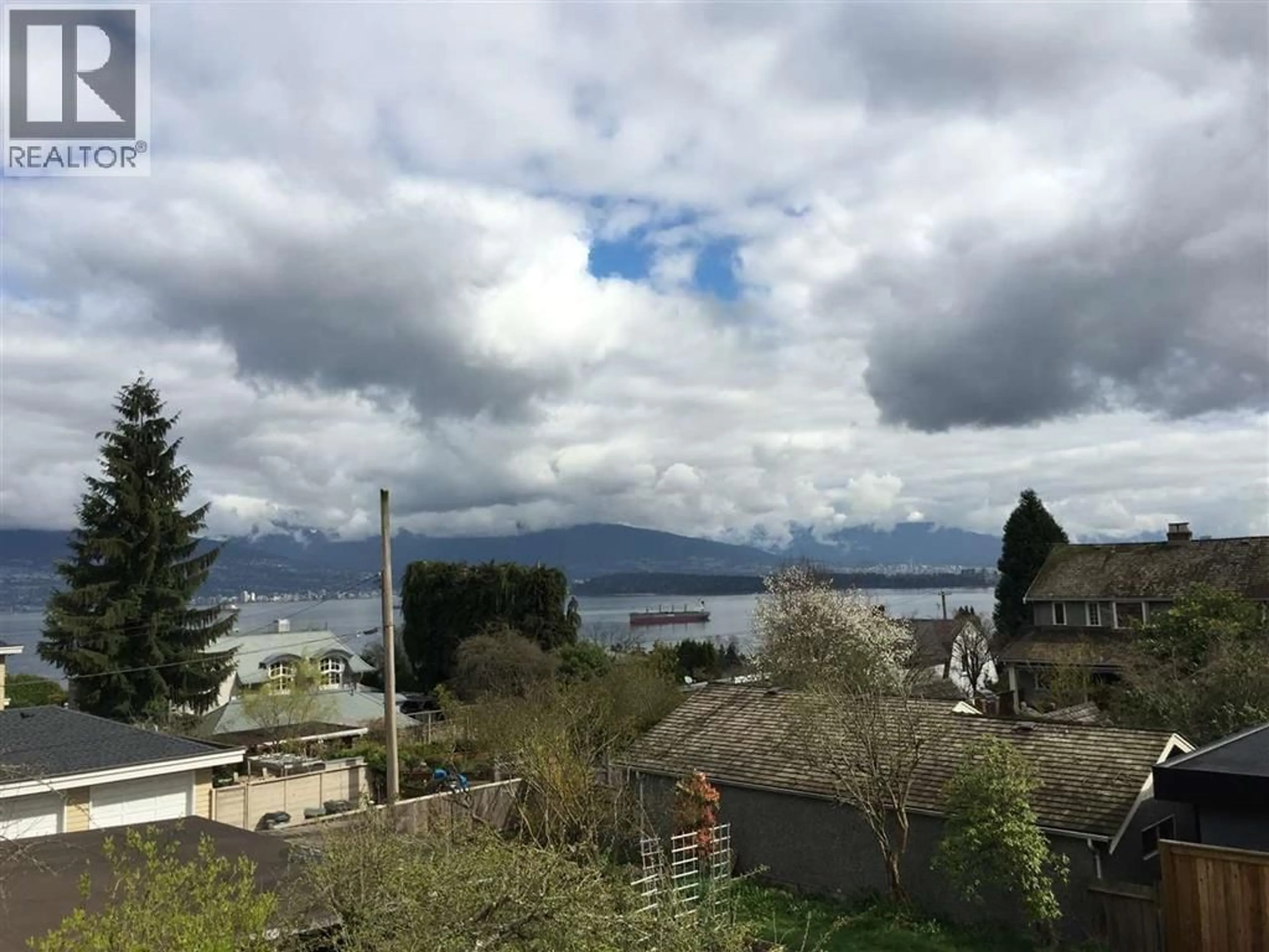 A pic from outside/outdoor area/front of a property/back of a property/a pic from drone, water/lake/river/ocean view for 4633 4TH AVENUE, Vancouver British Columbia V6R1R6