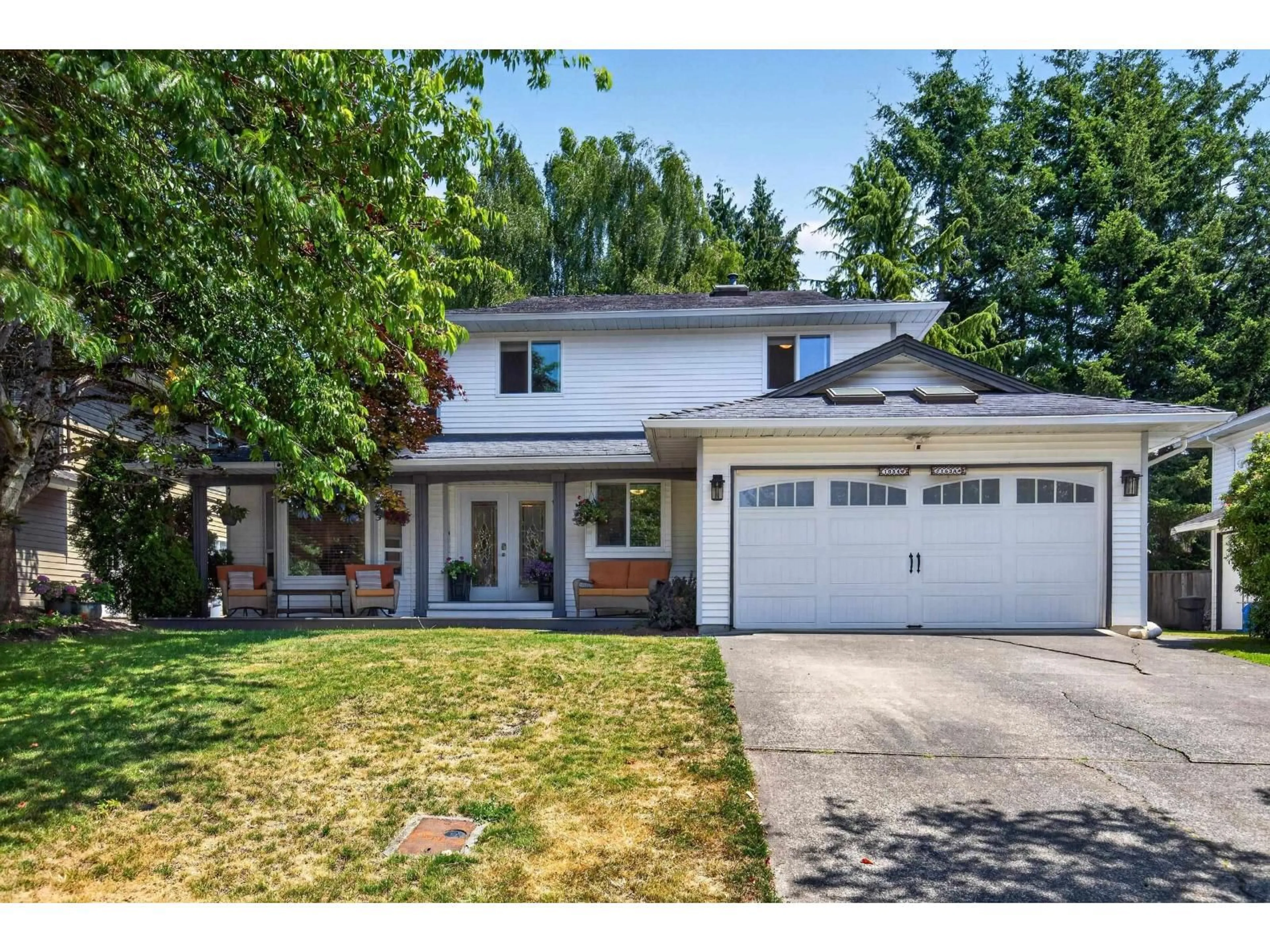 Home with vinyl exterior material, street for 1054 163A STREET, Surrey British Columbia V4A8B8
