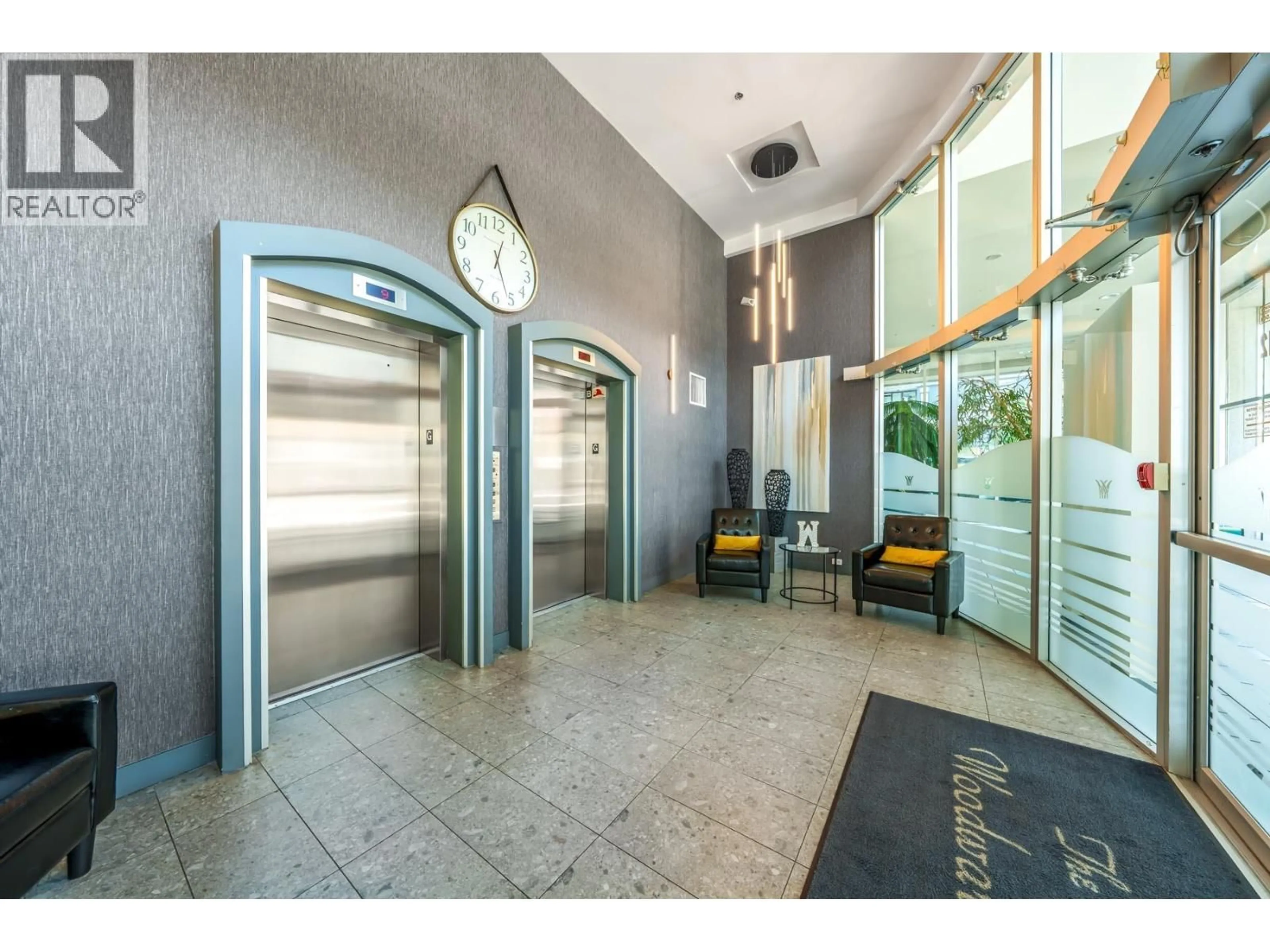 Indoor foyer for 1206 - 612 SIXTH STREET, New Westminster British Columbia V3L5V2