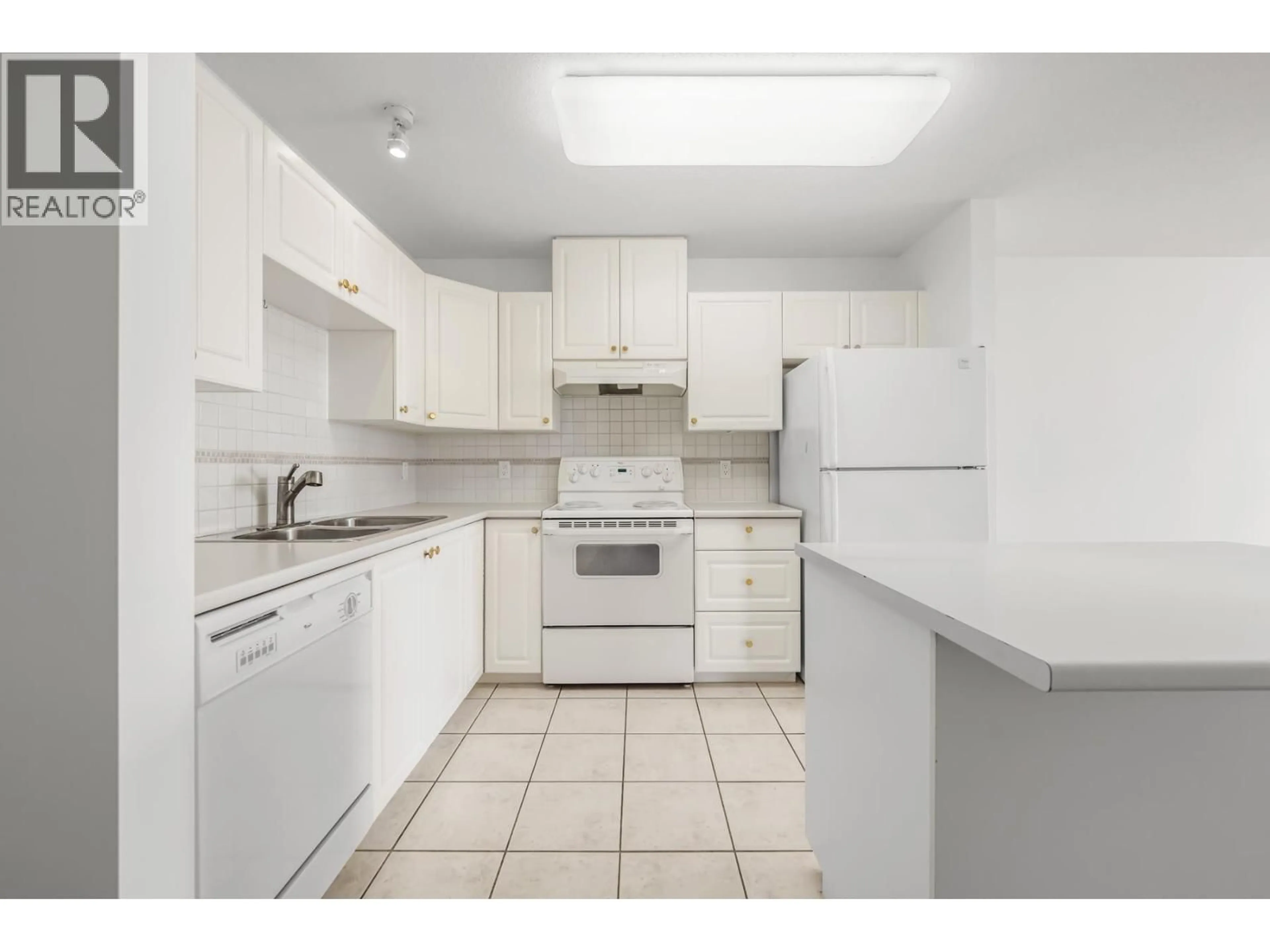 Standard kitchen, unknown for 1206 - 612 SIXTH STREET, New Westminster British Columbia V3L5V2