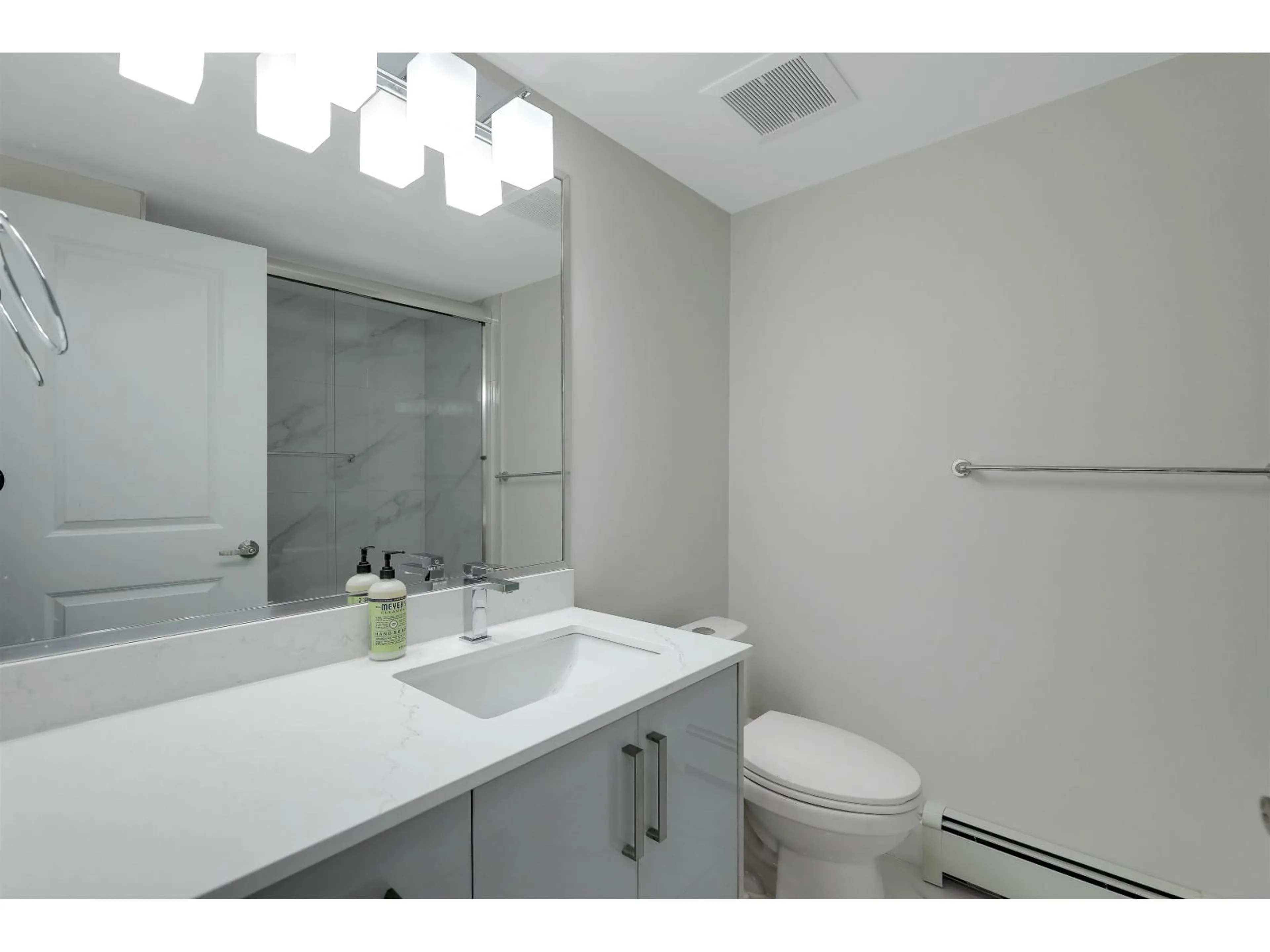 Standard bathroom, unknown for 12509 77B AVENUE, Surrey British Columbia V3W8L9