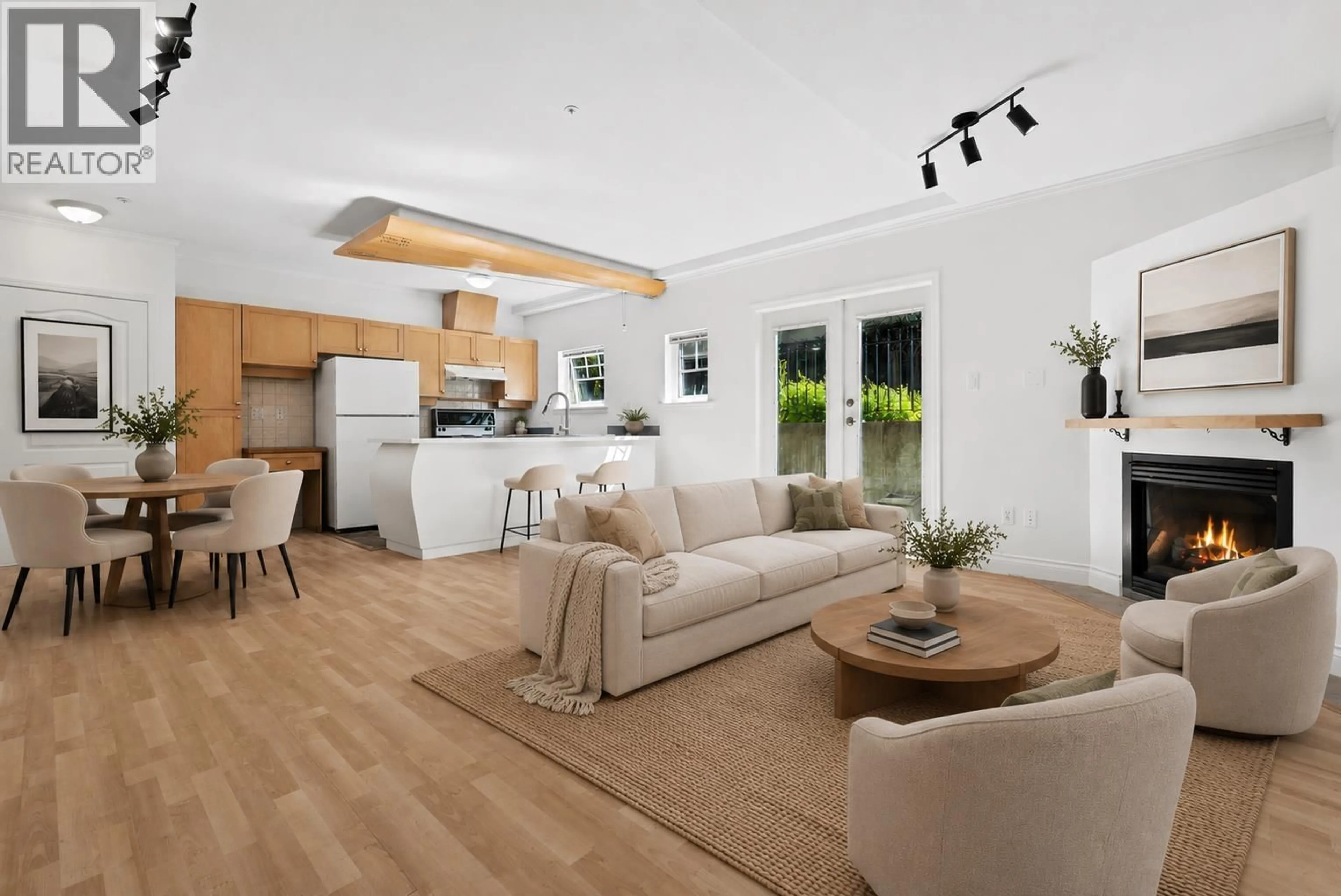 Living room with furniture, wood/laminate floor for 3027 7TH AVENUE, Vancouver British Columbia V6K1Z7