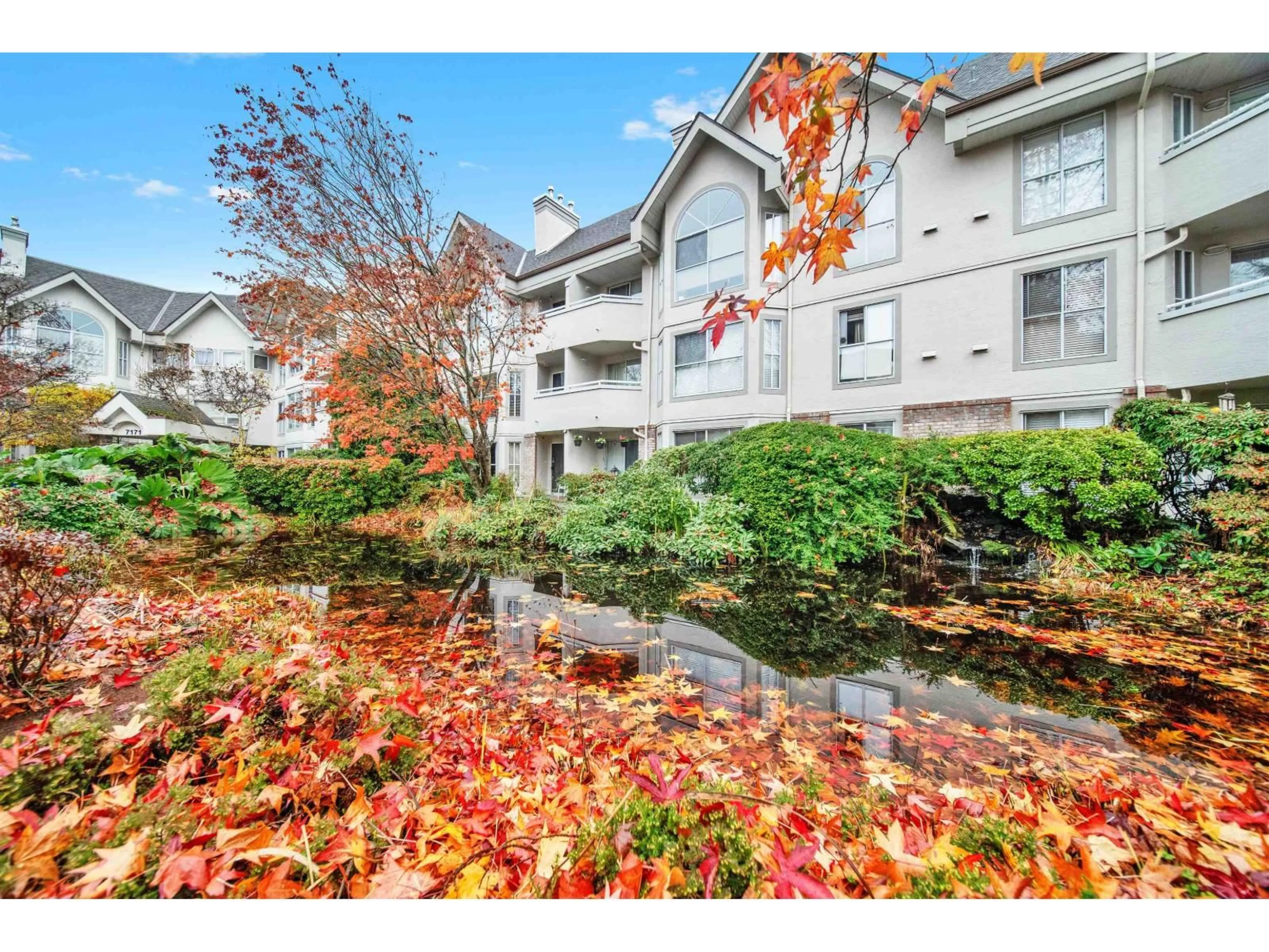 Patio, water/lake/river/ocean view for 216 - 7171 121 STREET, Surrey British Columbia V3W1G9