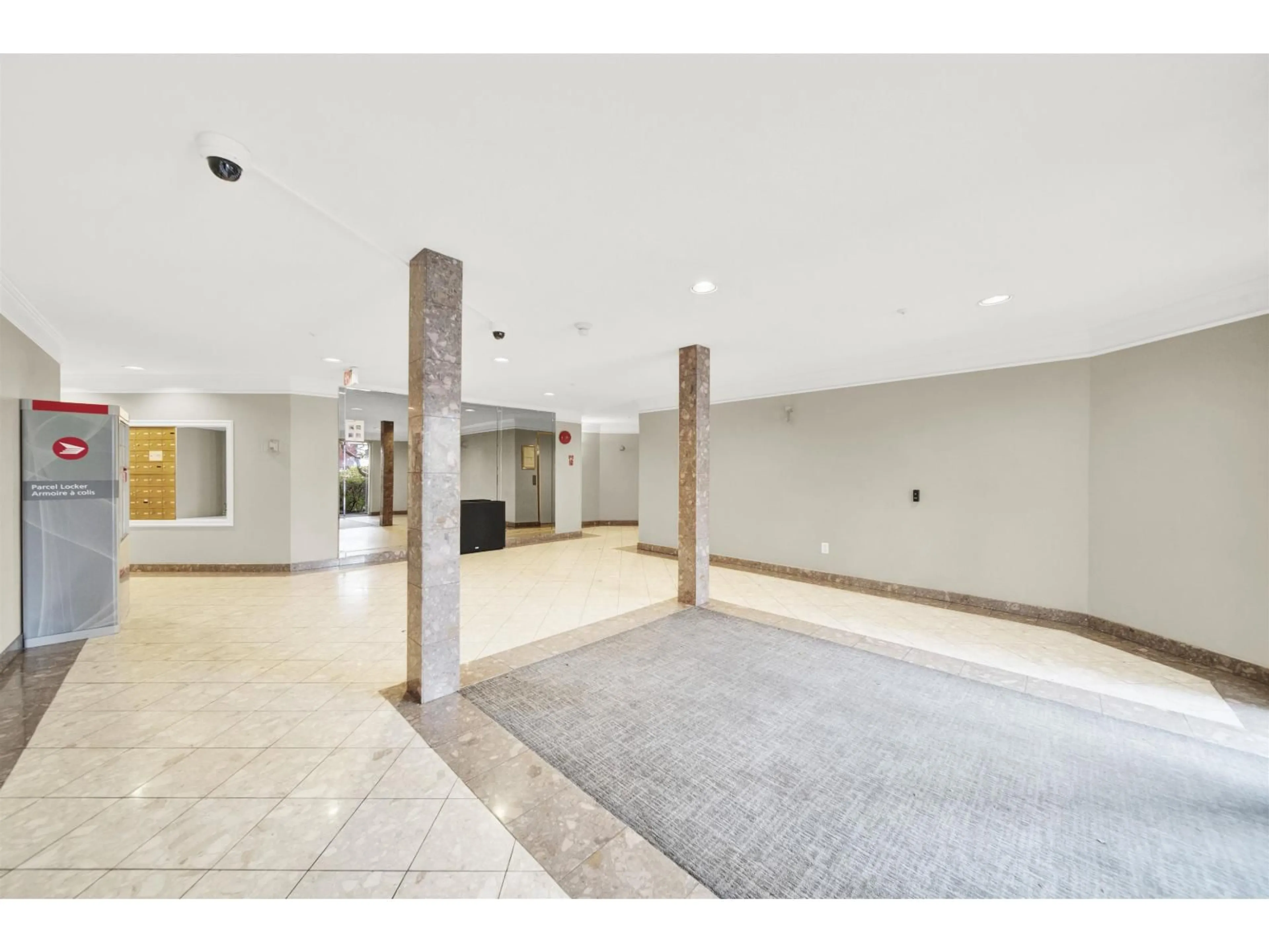 Indoor foyer for 216 - 7171 121 STREET, Surrey British Columbia V3W1G9