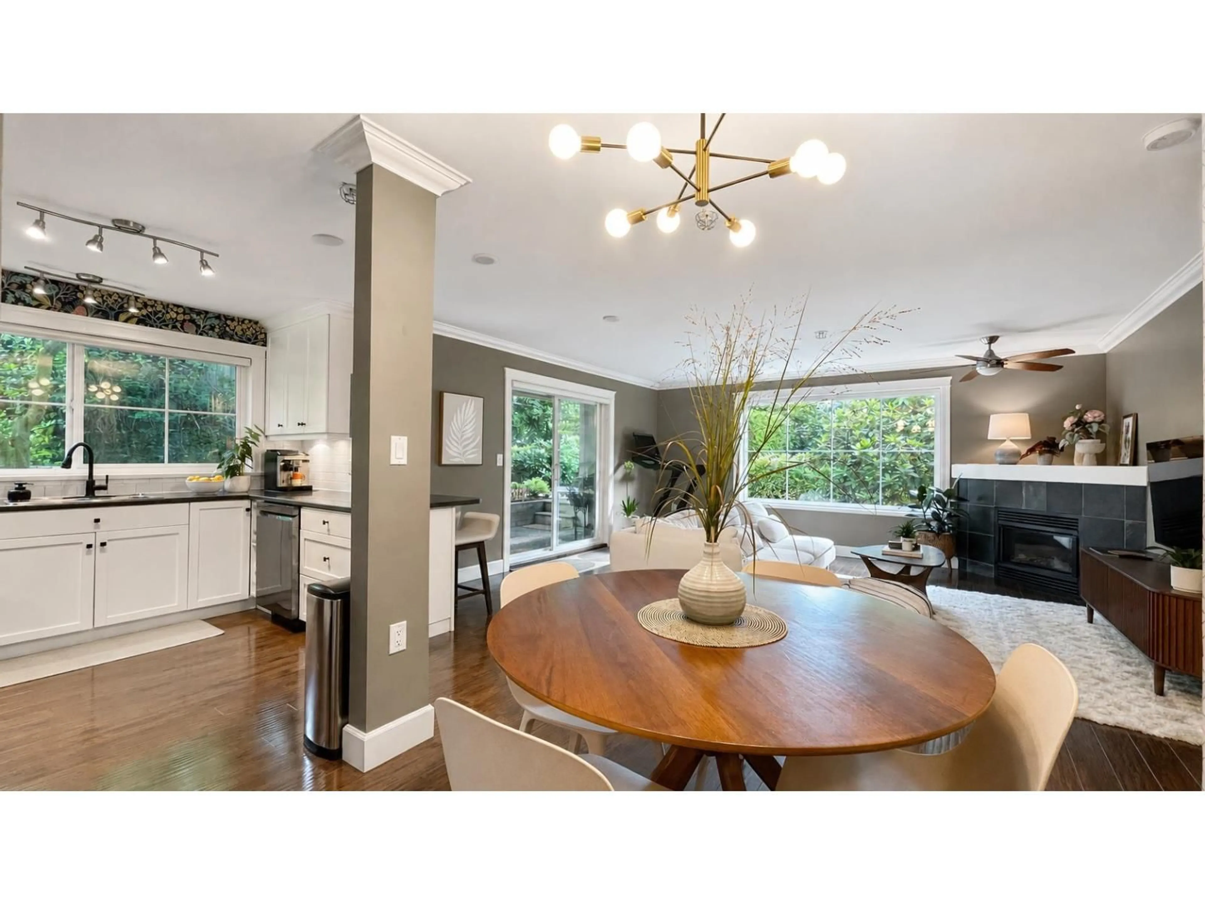 Open concept kitchen, wood/laminate floor for 109 - 33599 2ND AVENUE, Mission British Columbia V2V6J3