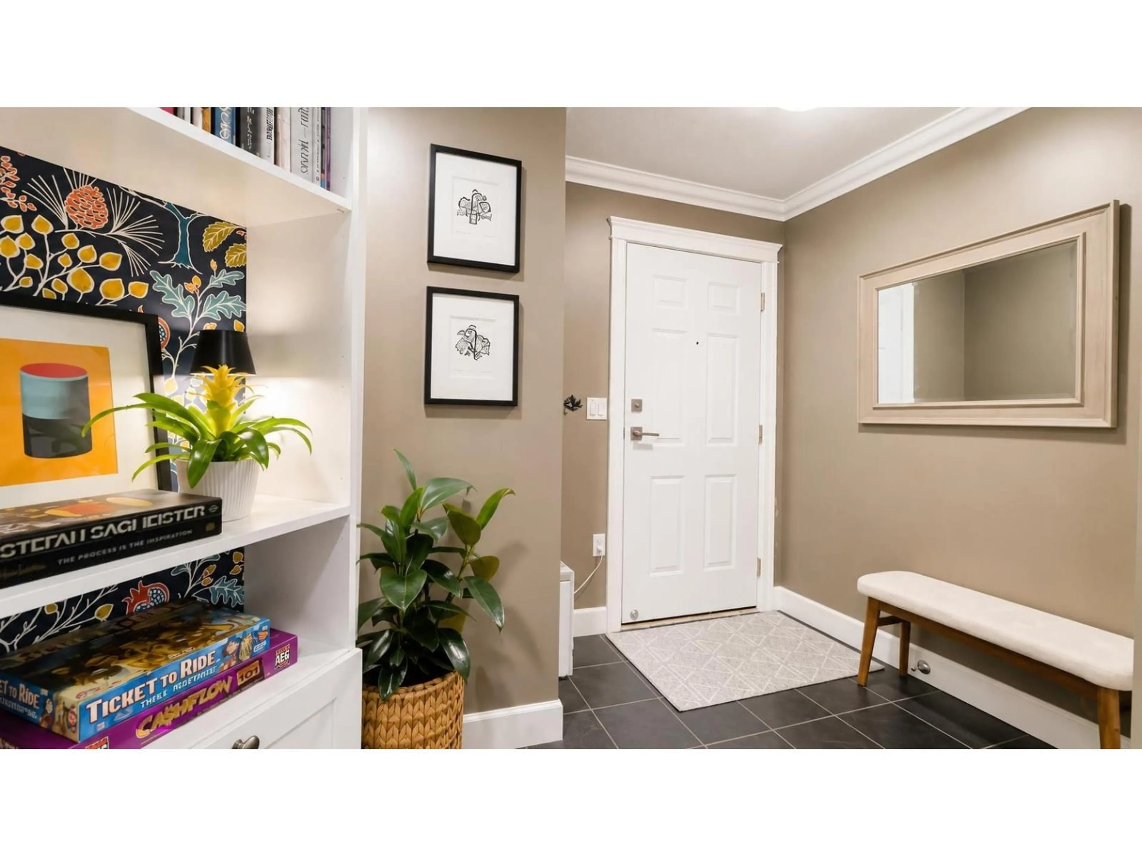 Indoor entryway for 109 - 33599 2ND AVENUE, Mission British Columbia V2V6J3