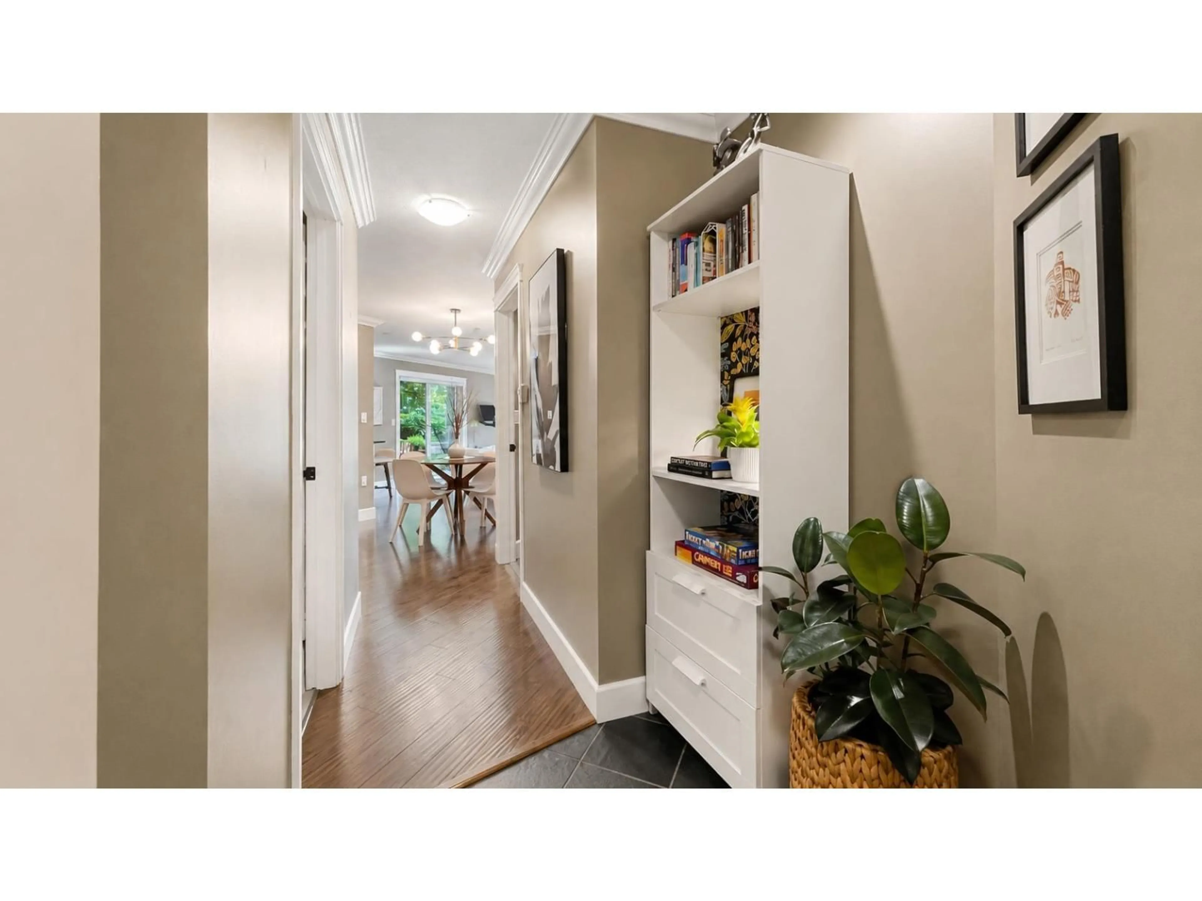 Indoor entryway for 109 - 33599 2 AVENUE, Mission British Columbia V2V6J3