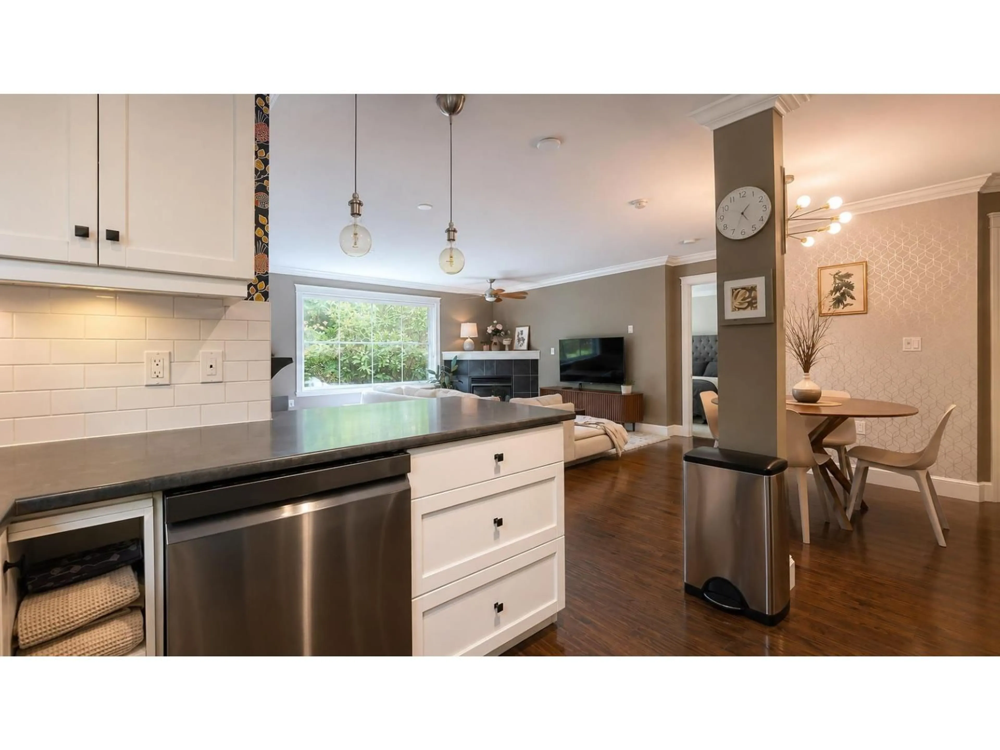 Contemporary kitchen, unknown for 109 - 33599 2ND AVENUE, Mission British Columbia V2V6J3