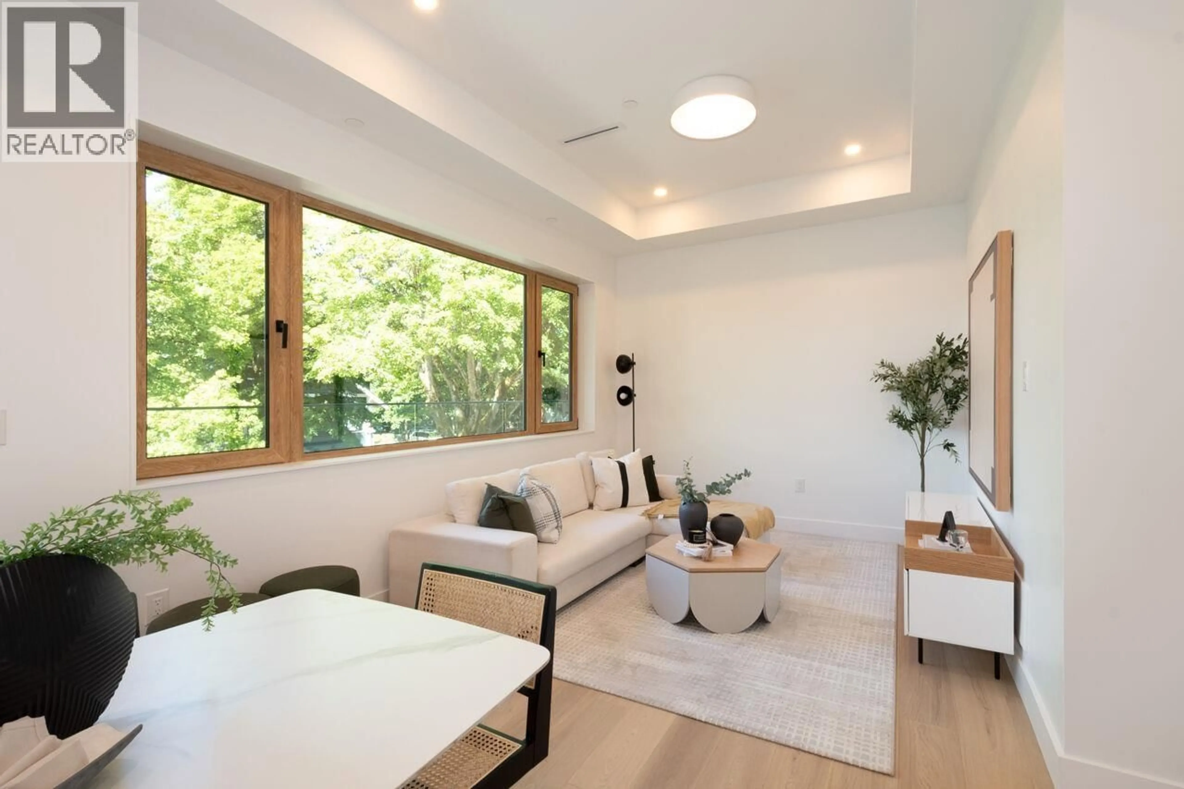 Living room with furniture, wood/laminate floor for 1 - 3120 11TH AVENUE, Vancouver British Columbia V6K2M7