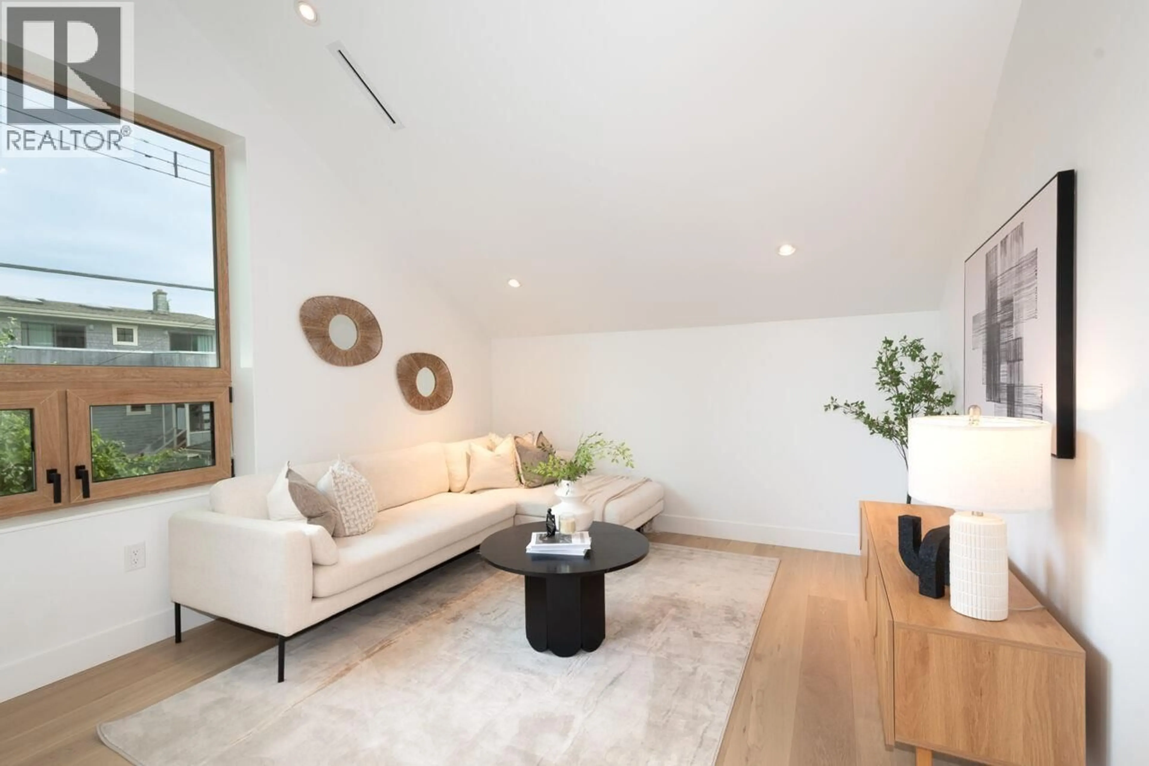 Living room with furniture, unknown for 3122 11TH AVENUE, Vancouver British Columbia V6K2M7