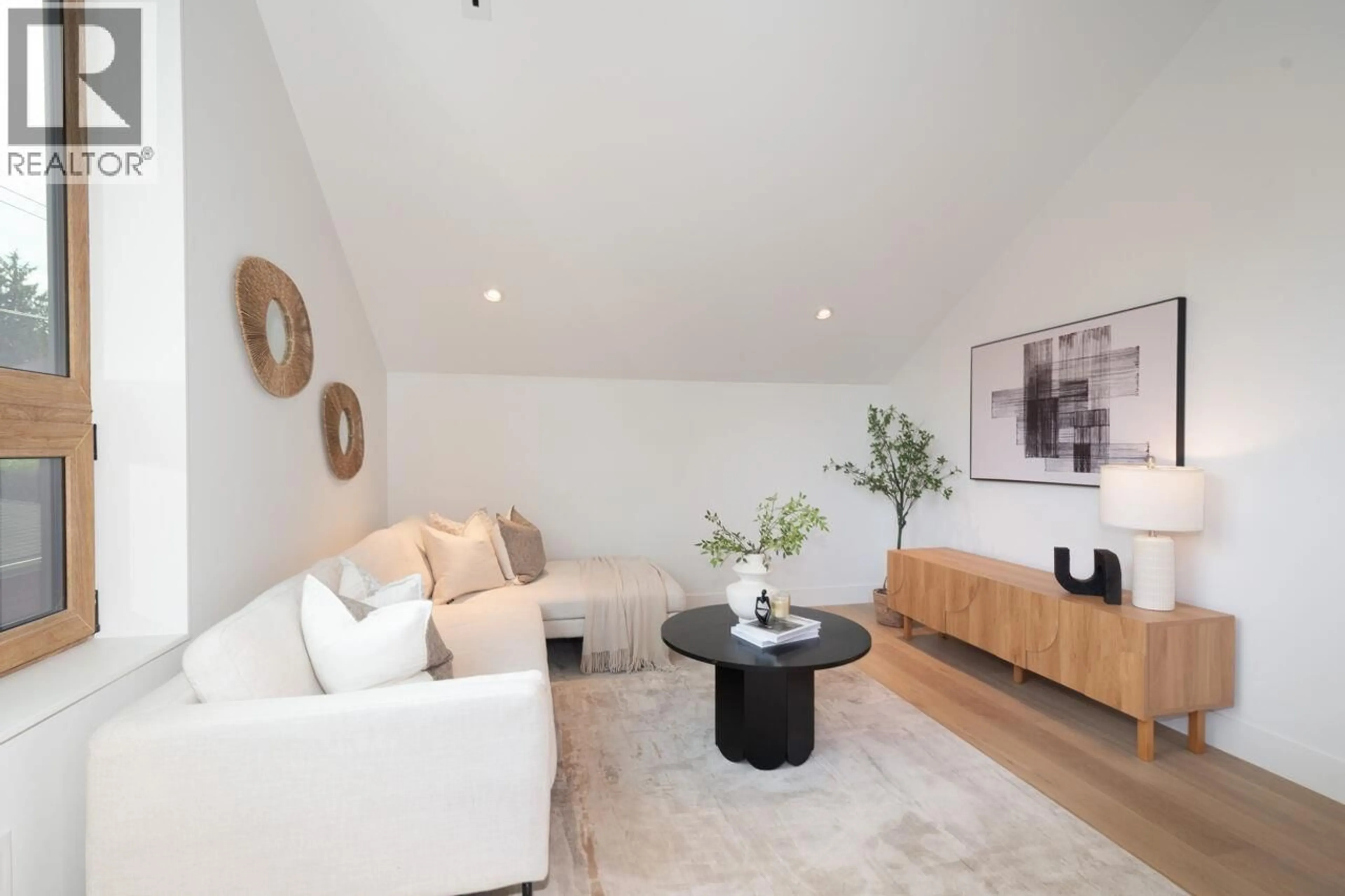 Living room with furniture, unknown for 3122 11TH AVENUE, Vancouver British Columbia V6K2M7