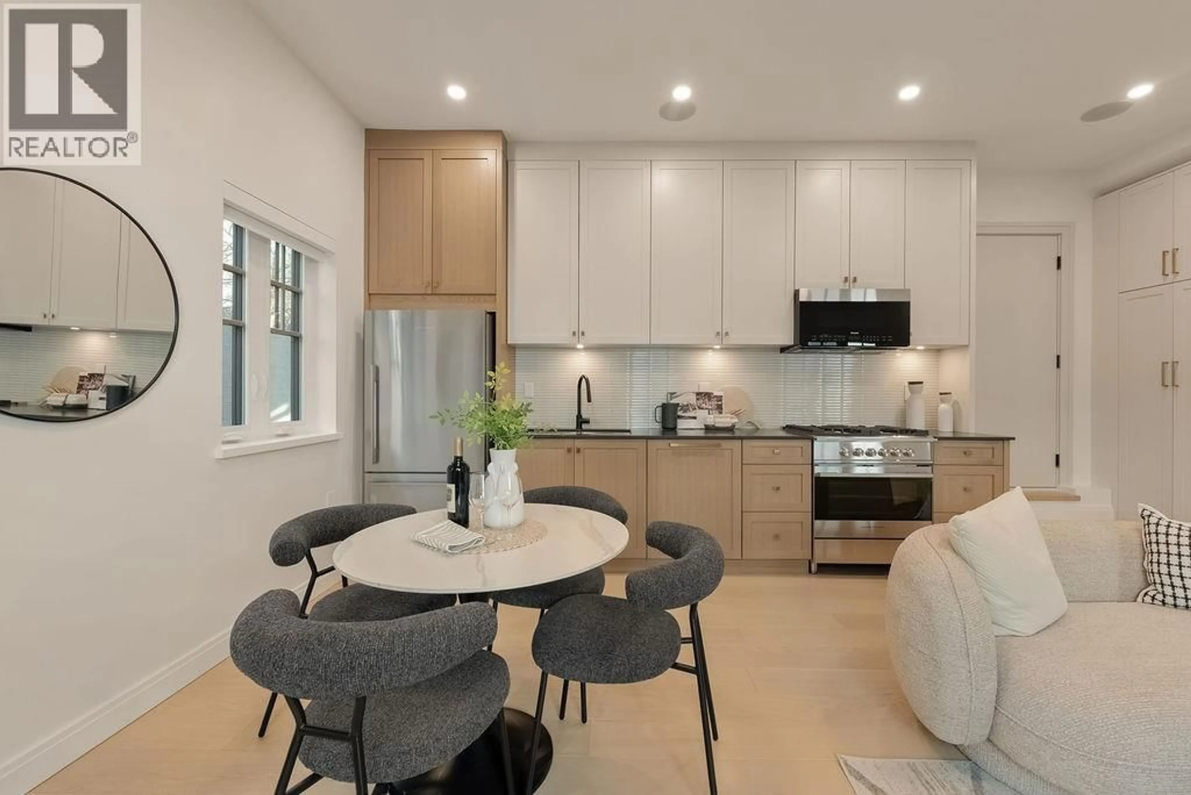 Open concept kitchen, unknown for 2544 GRANT STREET, Vancouver British Columbia V5K3G7