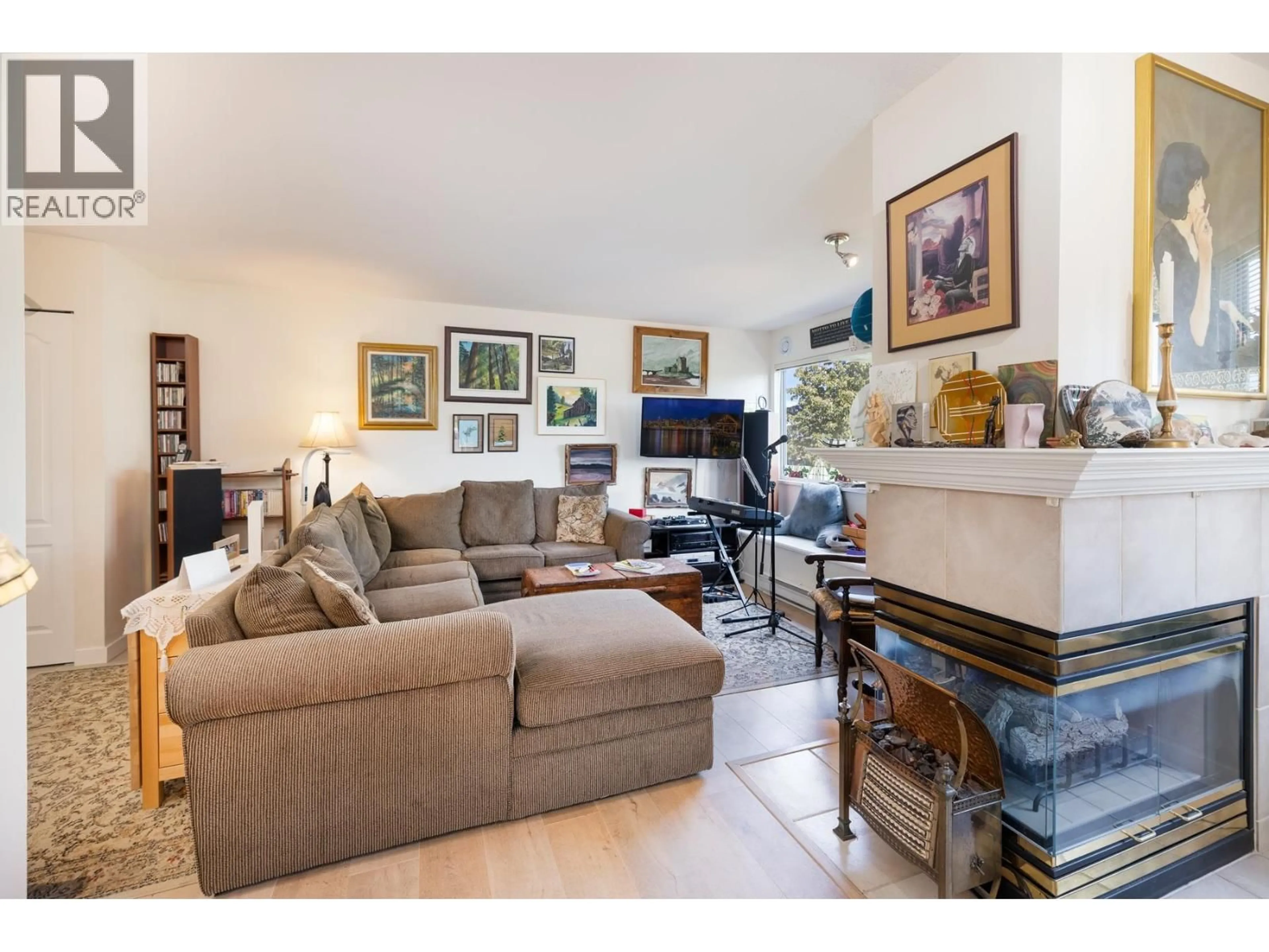 Living room with furniture, unknown for 304 - 3183 ESMOND AVENUE, Burnaby British Columbia V5G4V6