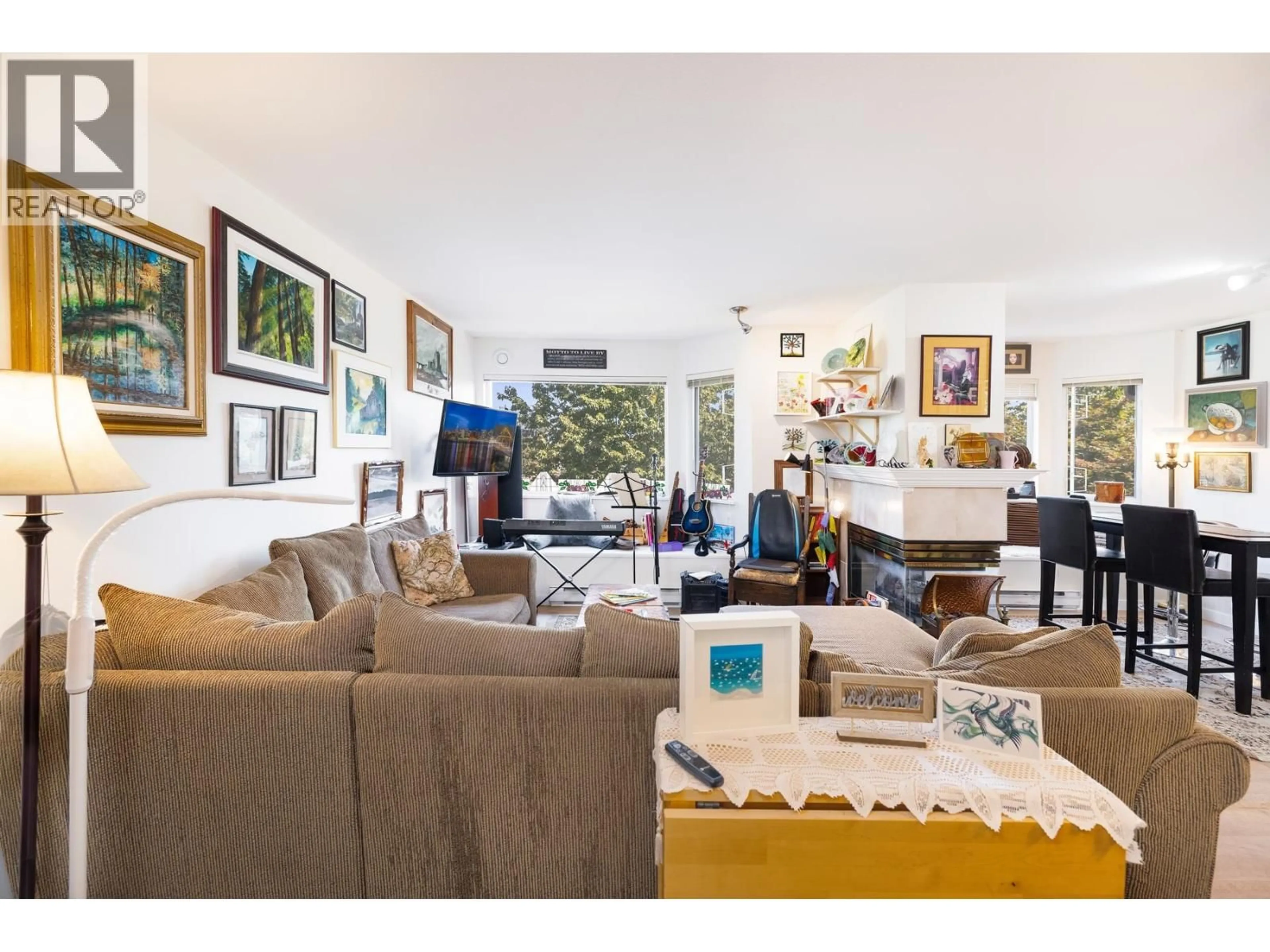 Living room with furniture, unknown for 304 - 3183 ESMOND AVENUE, Burnaby British Columbia V5G4V6