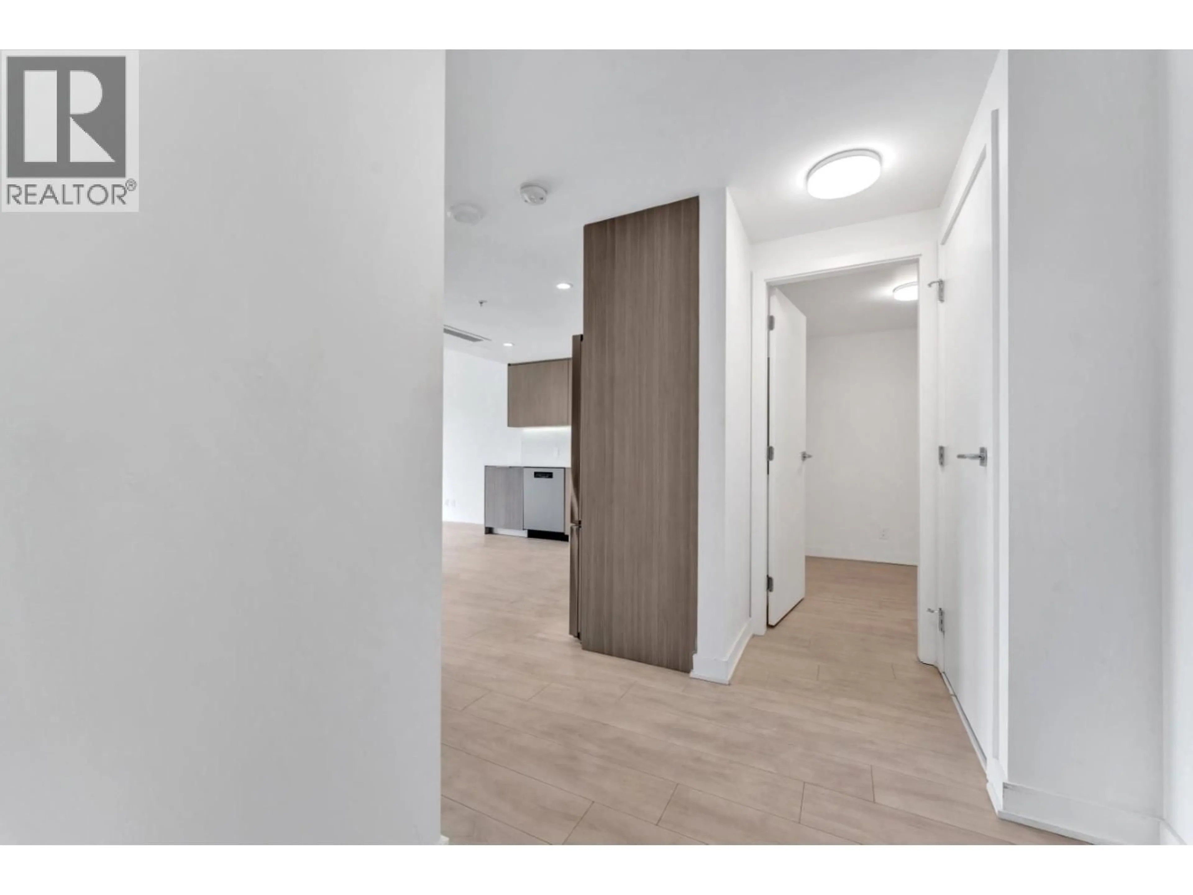 Indoor entryway for 408 - 1471 HUNTER STREET, North Vancouver British Columbia V7J1H3