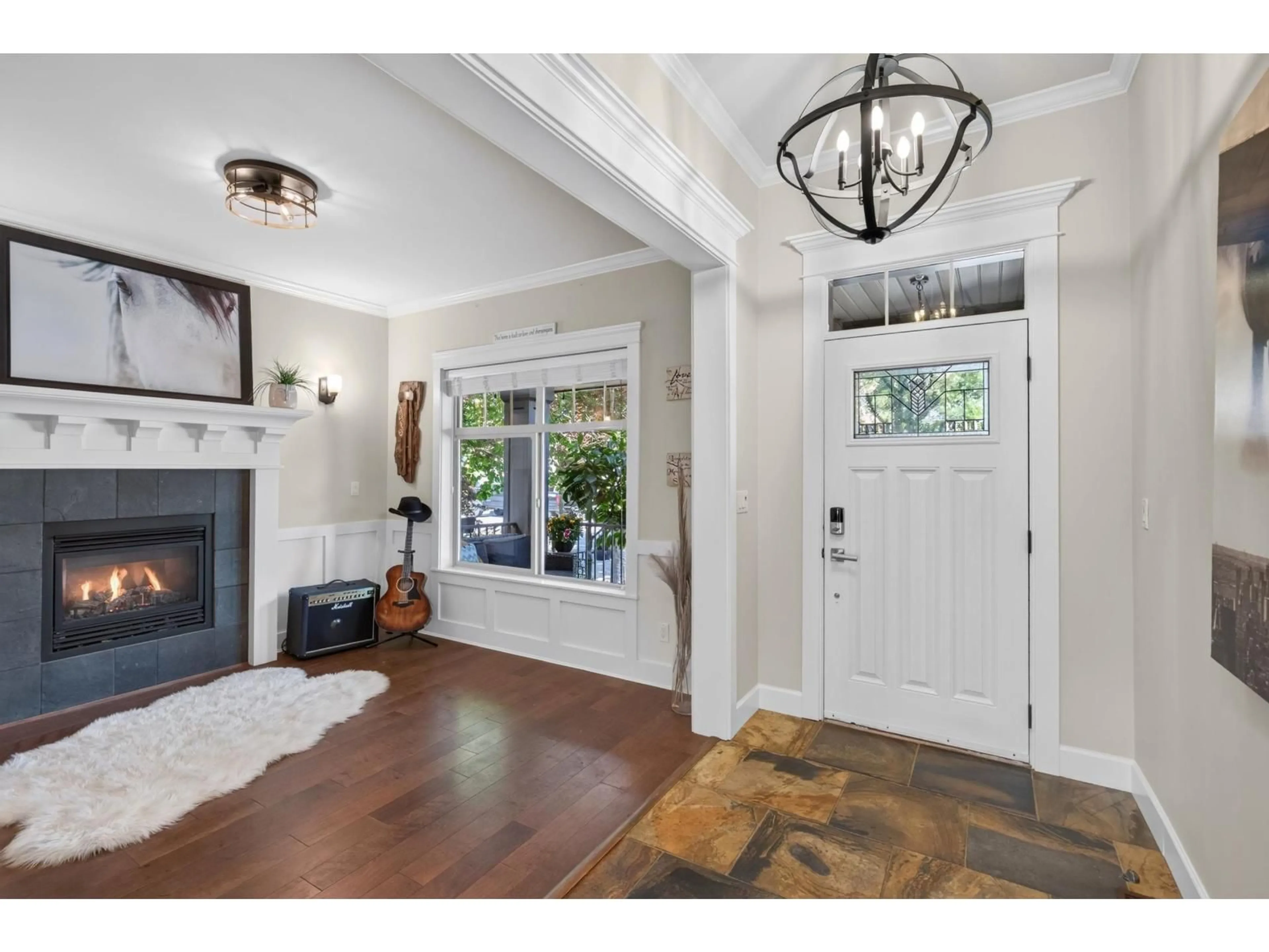 Indoor entryway for 7073 194B STREET, Surrey British Columbia V4N5Z3
