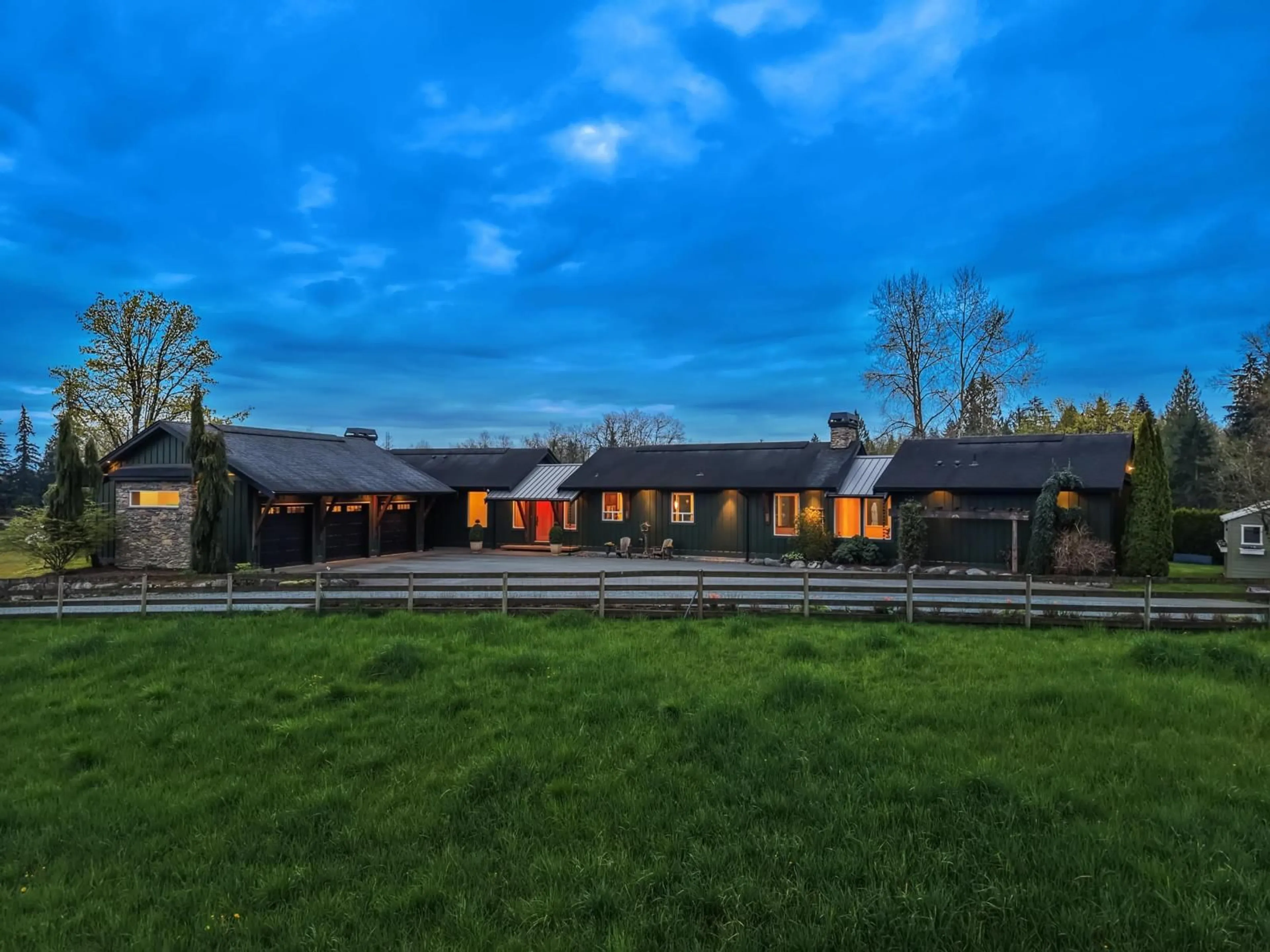 A pic from outside/outdoor area/front of a property/back of a property/a pic from drone, unknown for 26276 69 AVENUE, Langley British Columbia V4W1M6