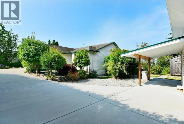 4871 BLUEBERRY PLACE, Sechelt 3