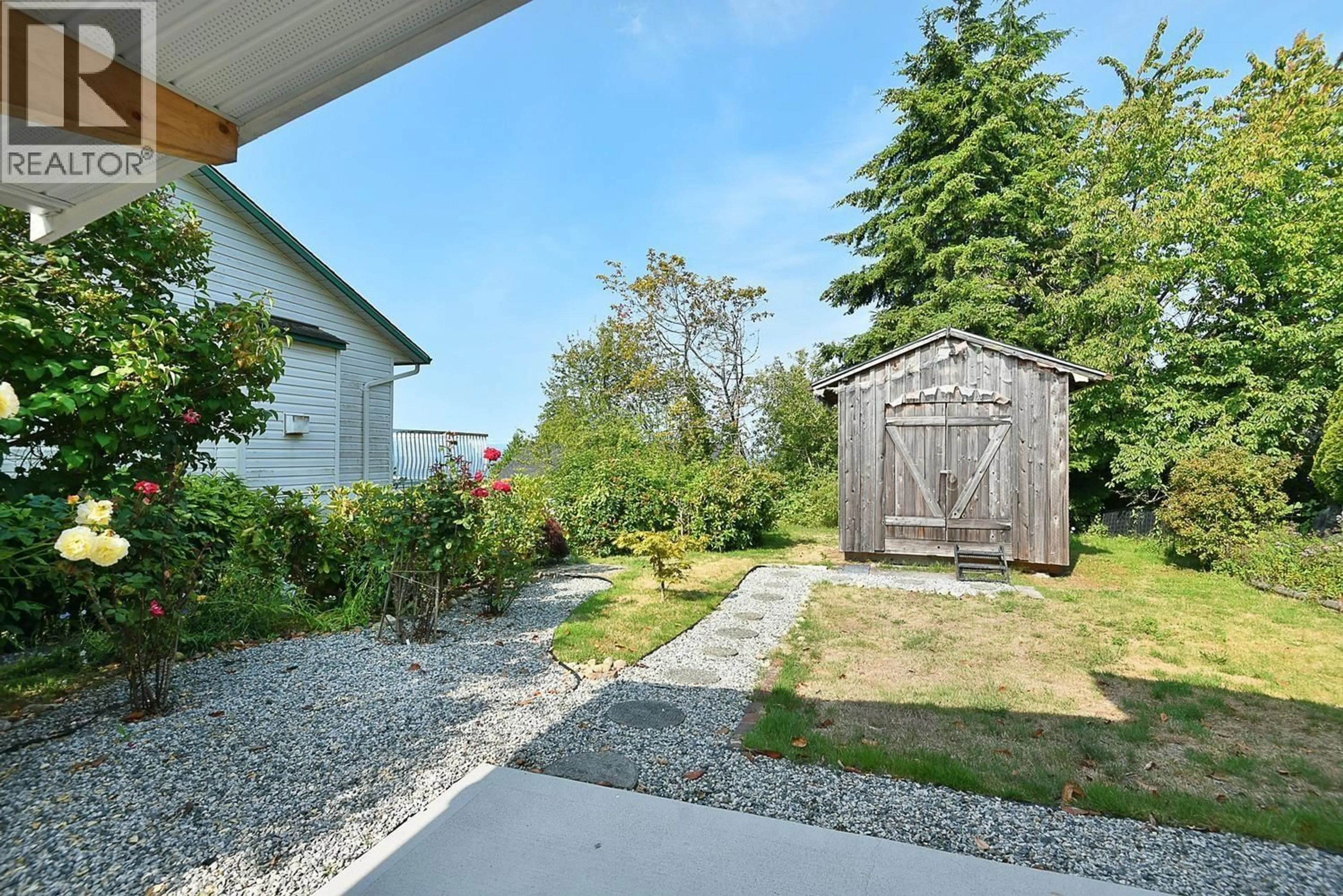 Patio, street for 4871 BLUEBERRY PLACE, Sechelt British Columbia V7Z0G2