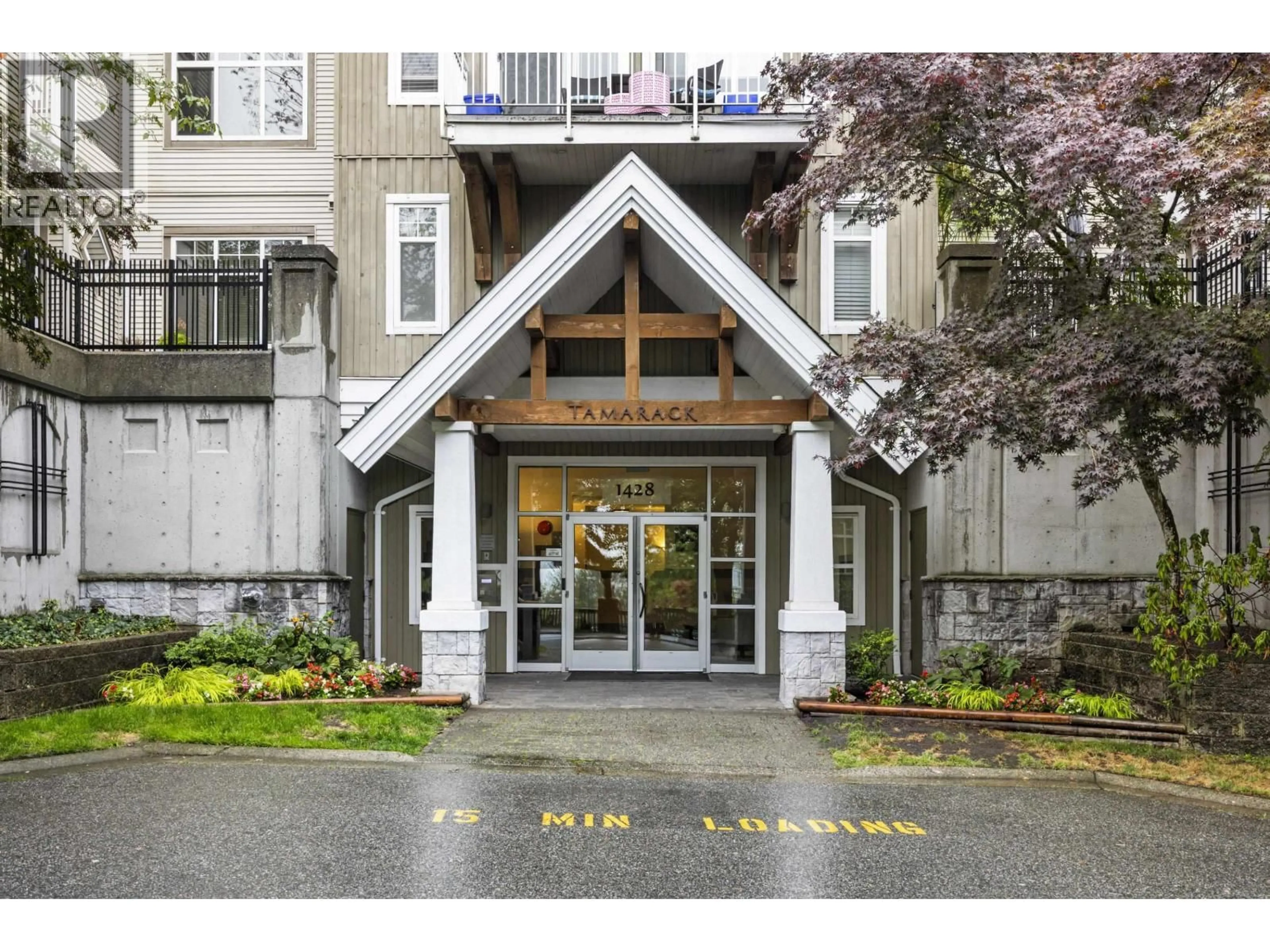 Indoor foyer for 408 - 1428 PARKWAY BOULEVARD, Coquitlam British Columbia V3E3L8