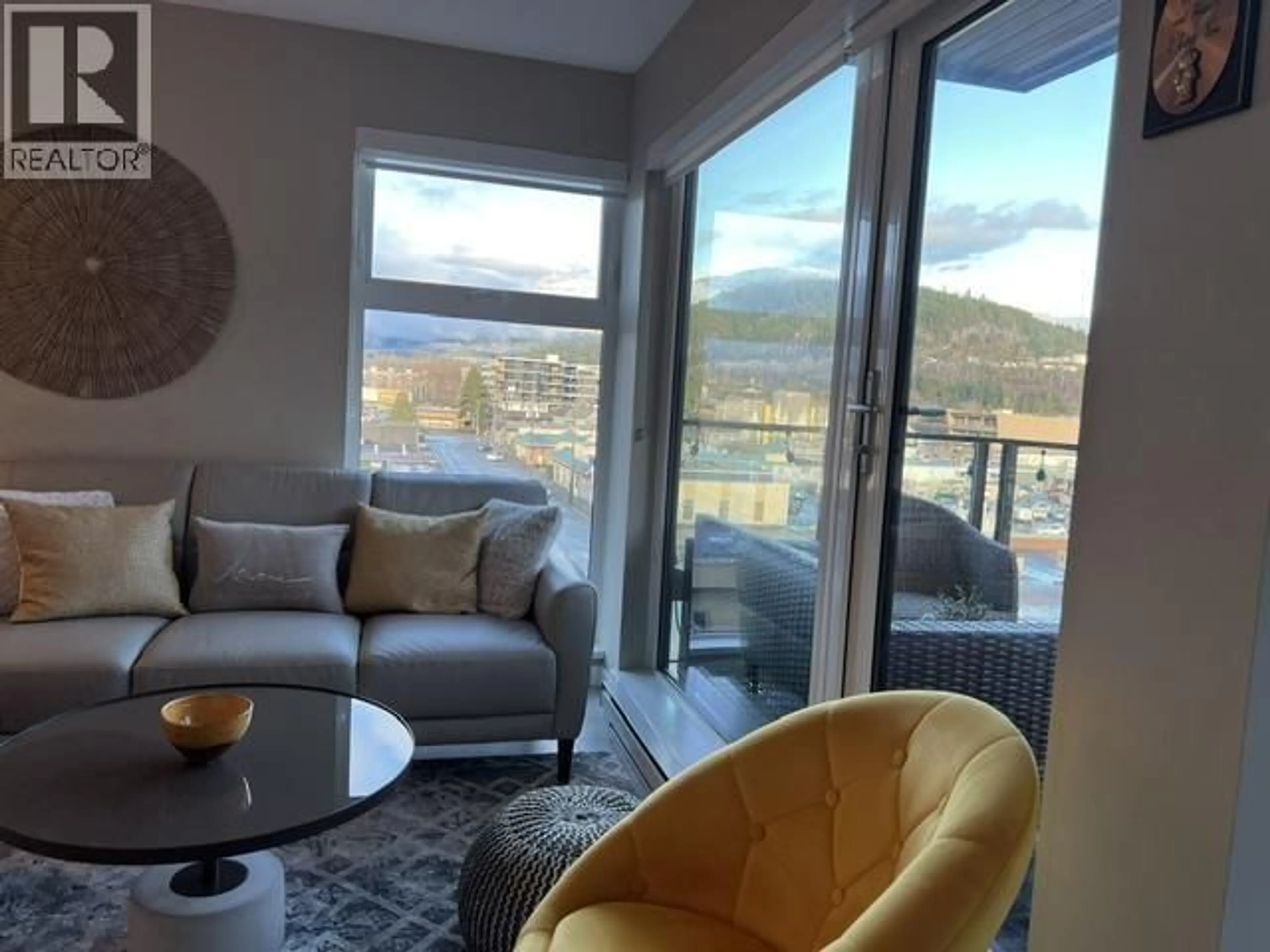 Living room with furniture, unknown for 516 - 38033 SECOND AVENUE, Squamish British Columbia V8B0C4