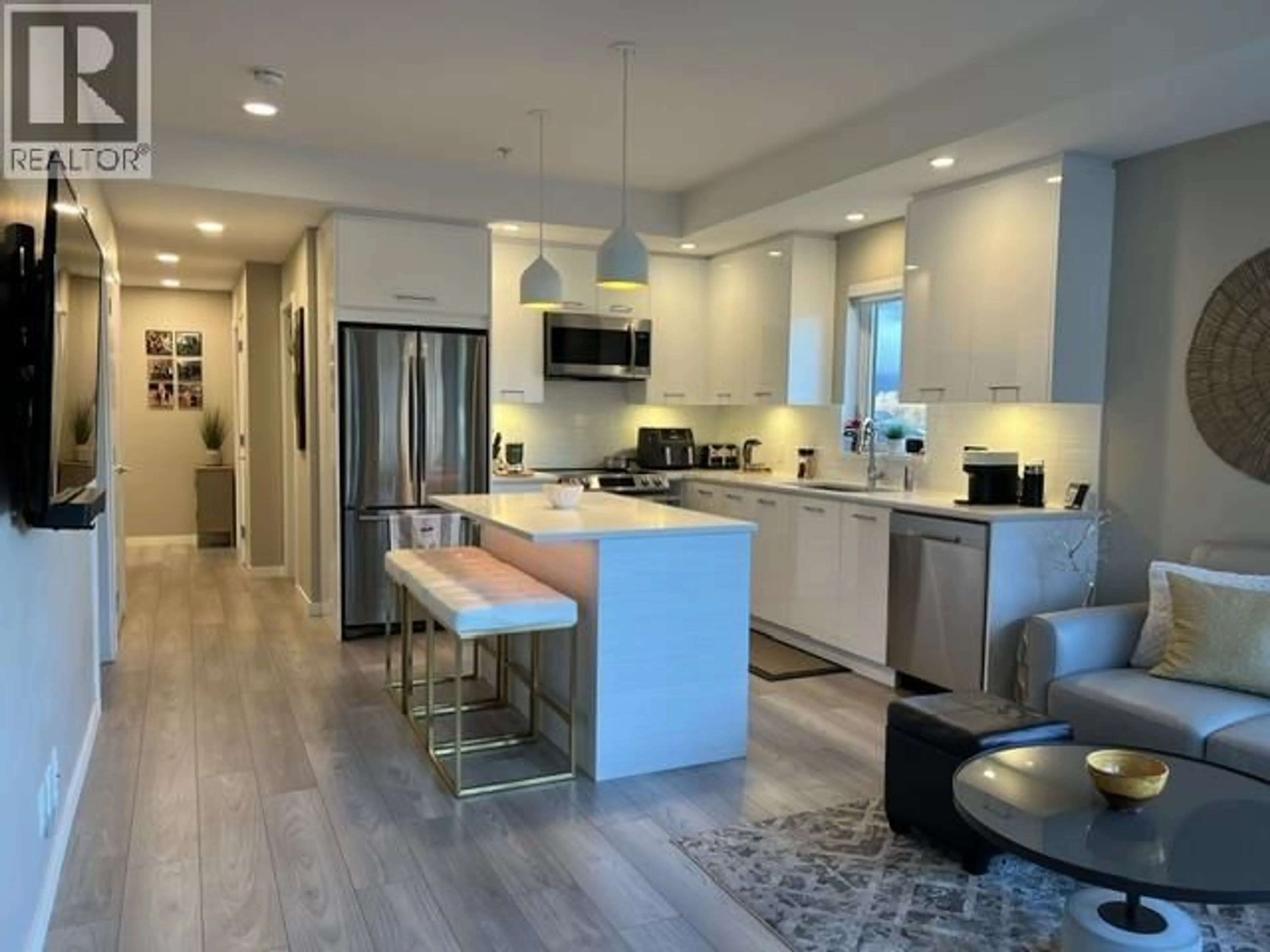 Open concept kitchen, unknown for 516 - 38033 SECOND AVENUE, Squamish British Columbia V8B0C4