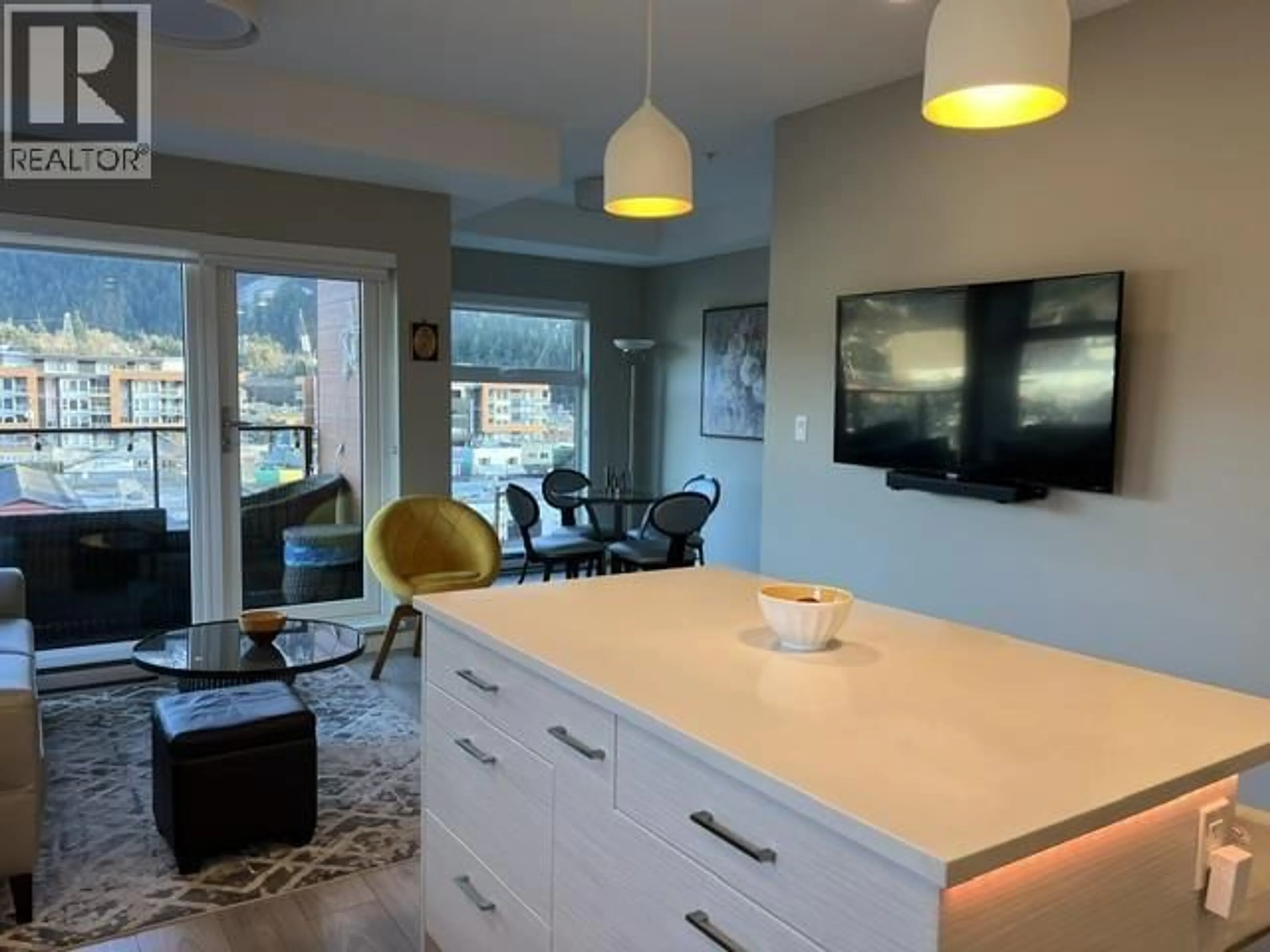 Contemporary kitchen, unknown for 516 - 38033 SECOND AVENUE, Squamish British Columbia V8B0C4