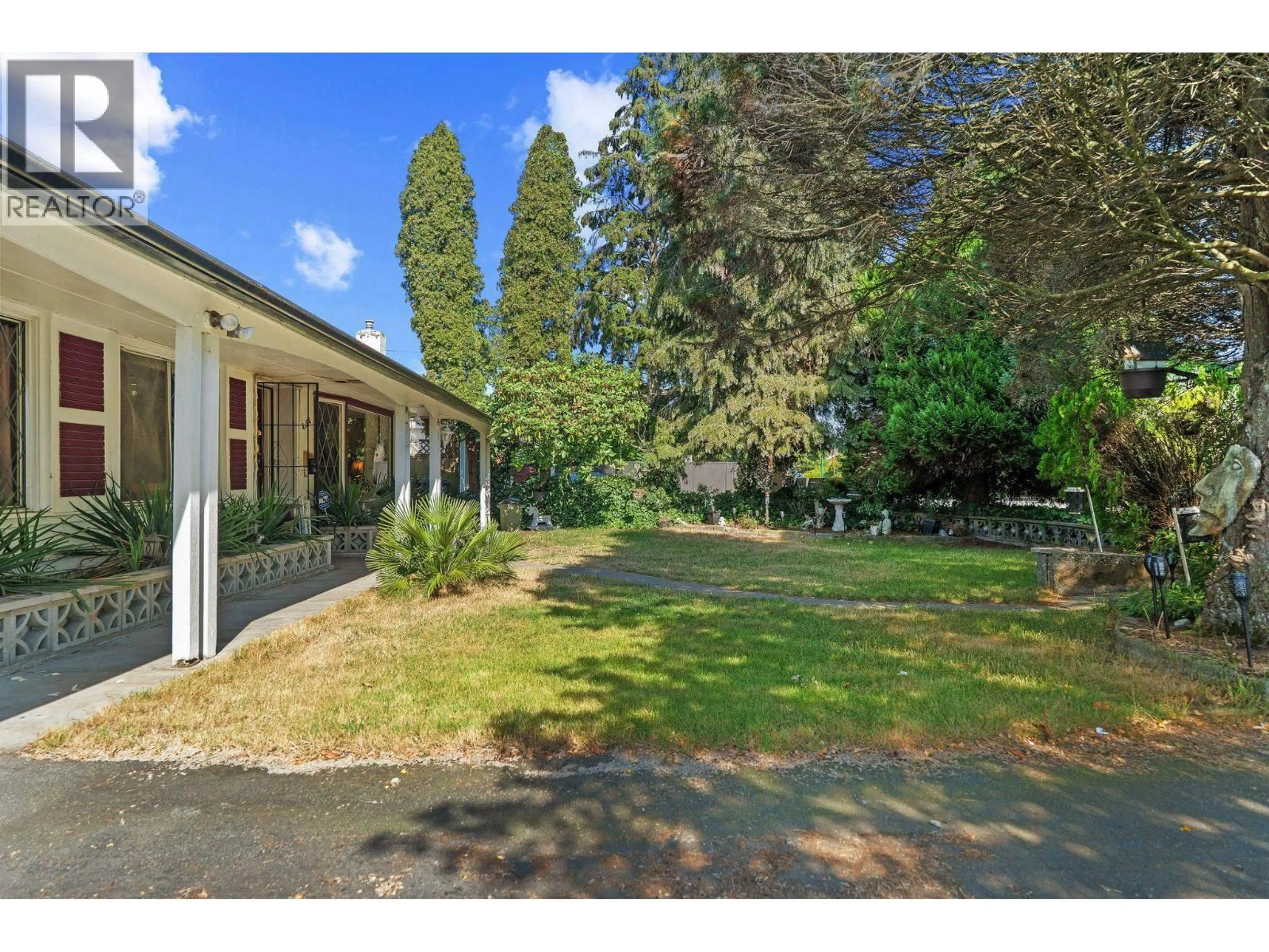 A pic from outside/outdoor area/front of a property/back of a property/a pic from drone, unknown for 1454 SOWDEN STREET, North Vancouver British Columbia V7P1M1