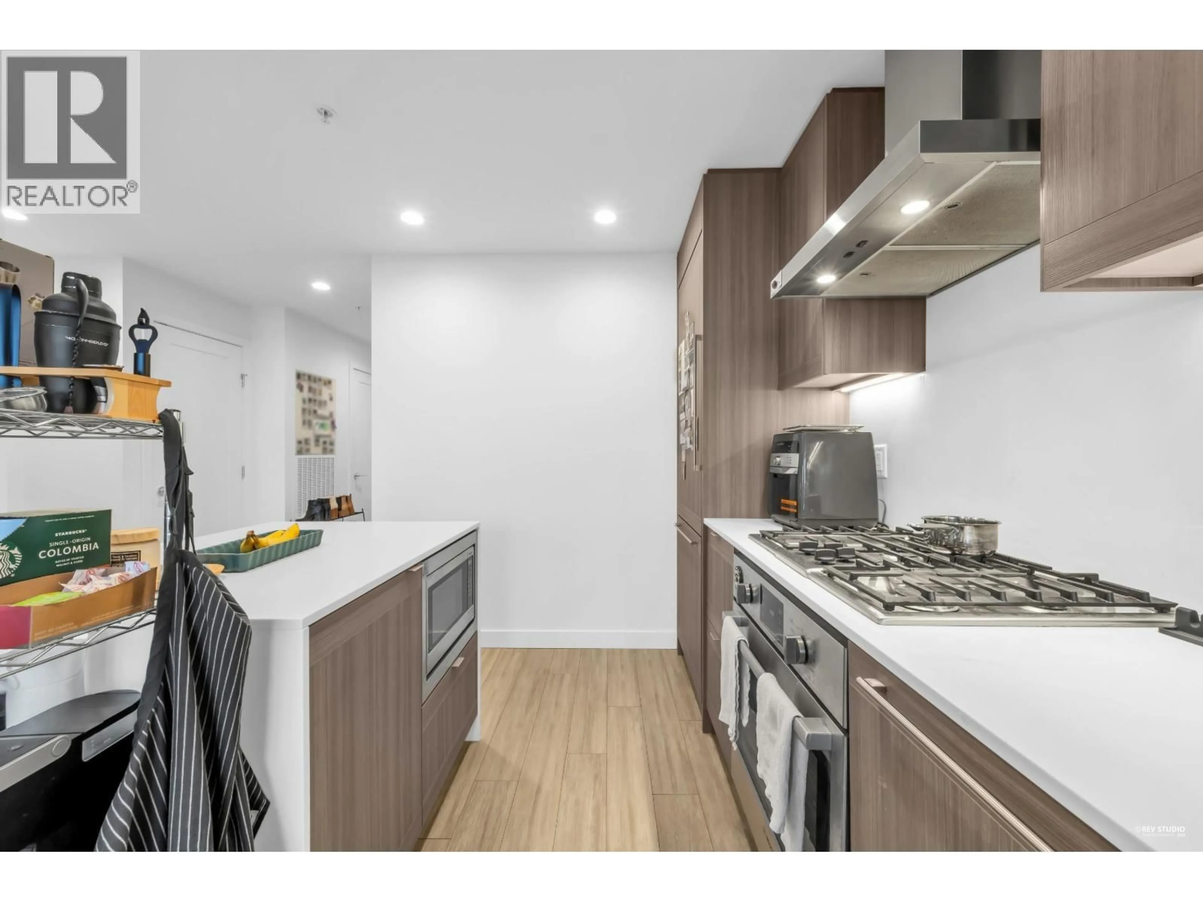 Standard kitchen, wood/laminate floor for 1105 - 2351 BETA AVENUE, Burnaby British Columbia V5C0M2