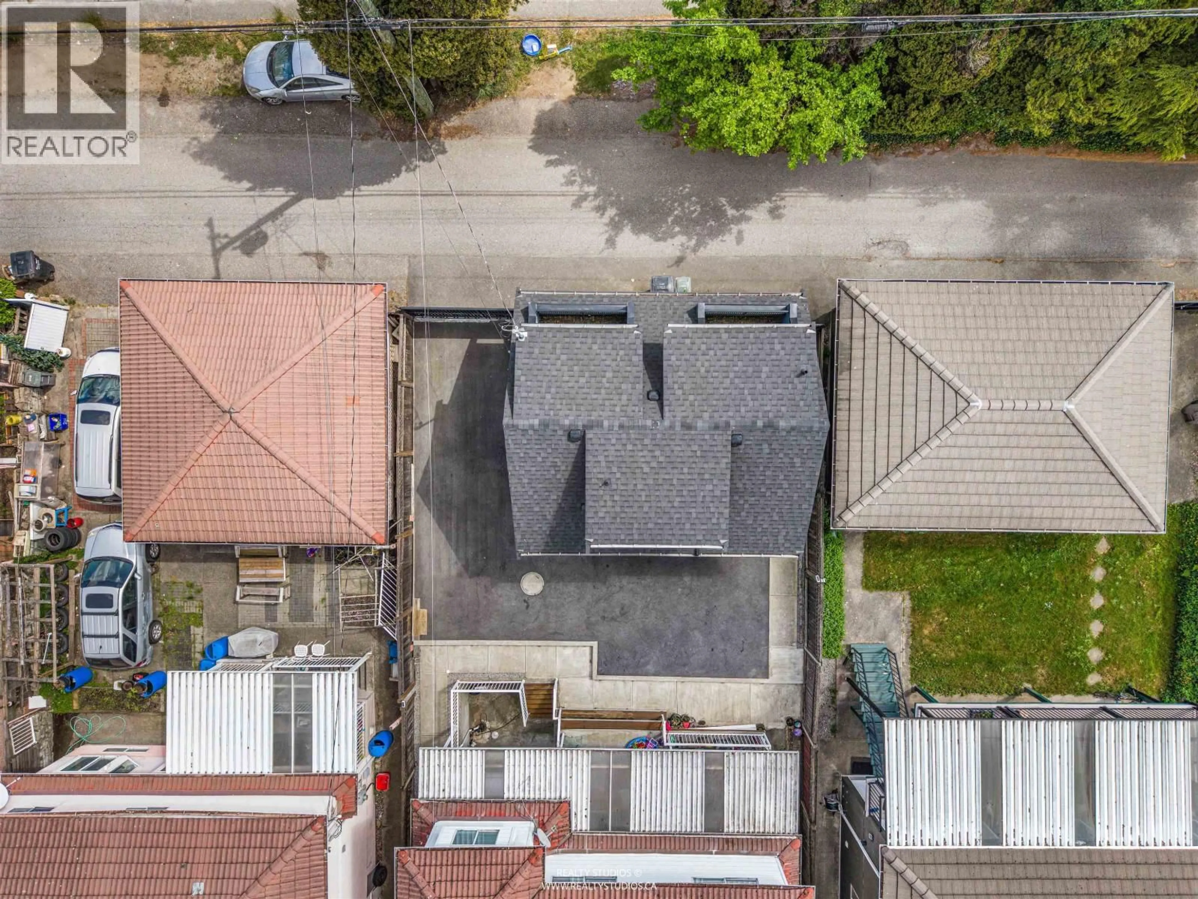 A pic from outside/outdoor area/front of a property/back of a property/a pic from drone, street for 3466 DIEPPE DRIVE, Vancouver British Columbia V5M4C7