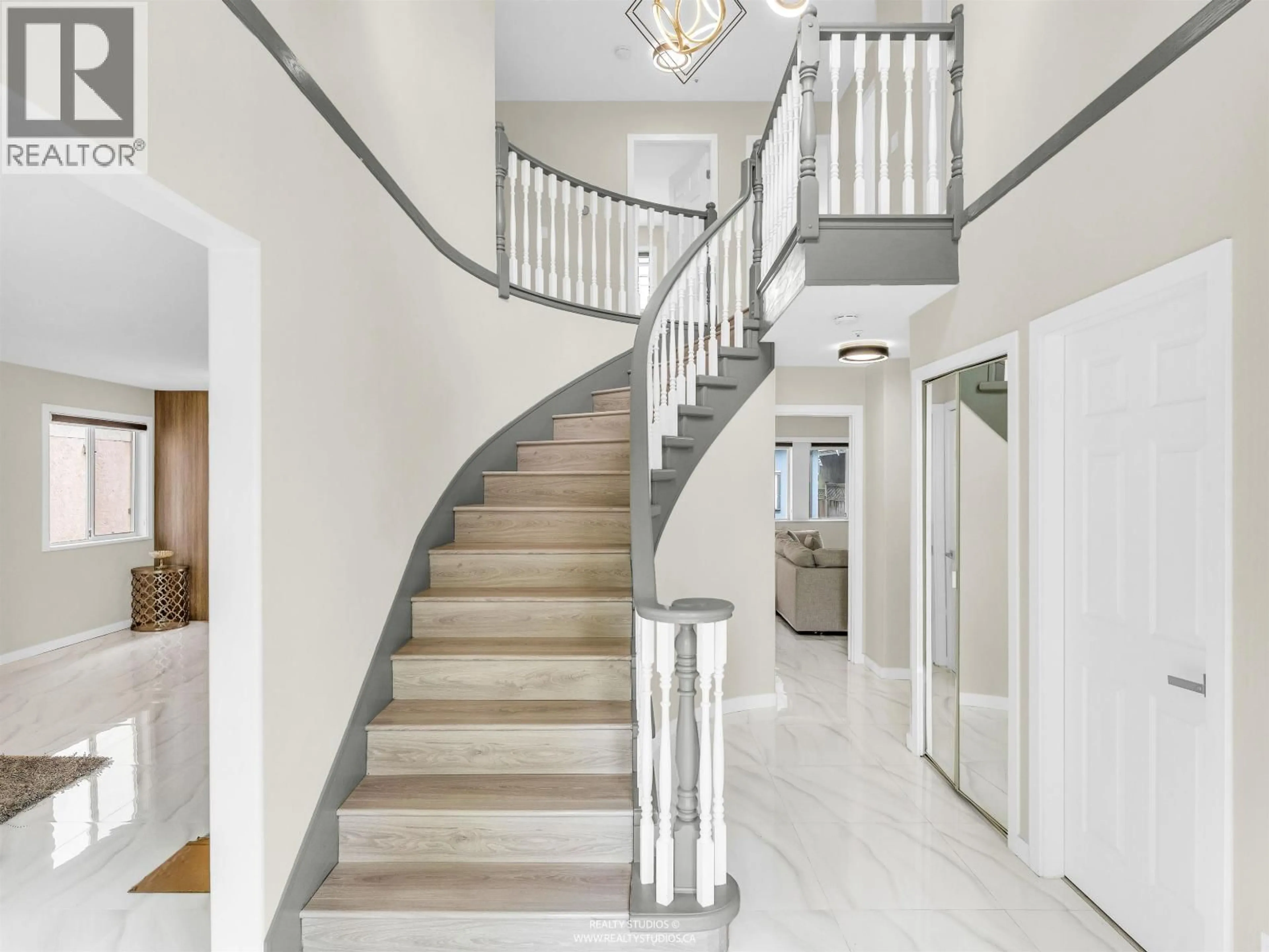 Stairs for 3466 DIEPPE DRIVE, Vancouver British Columbia V5M4C7
