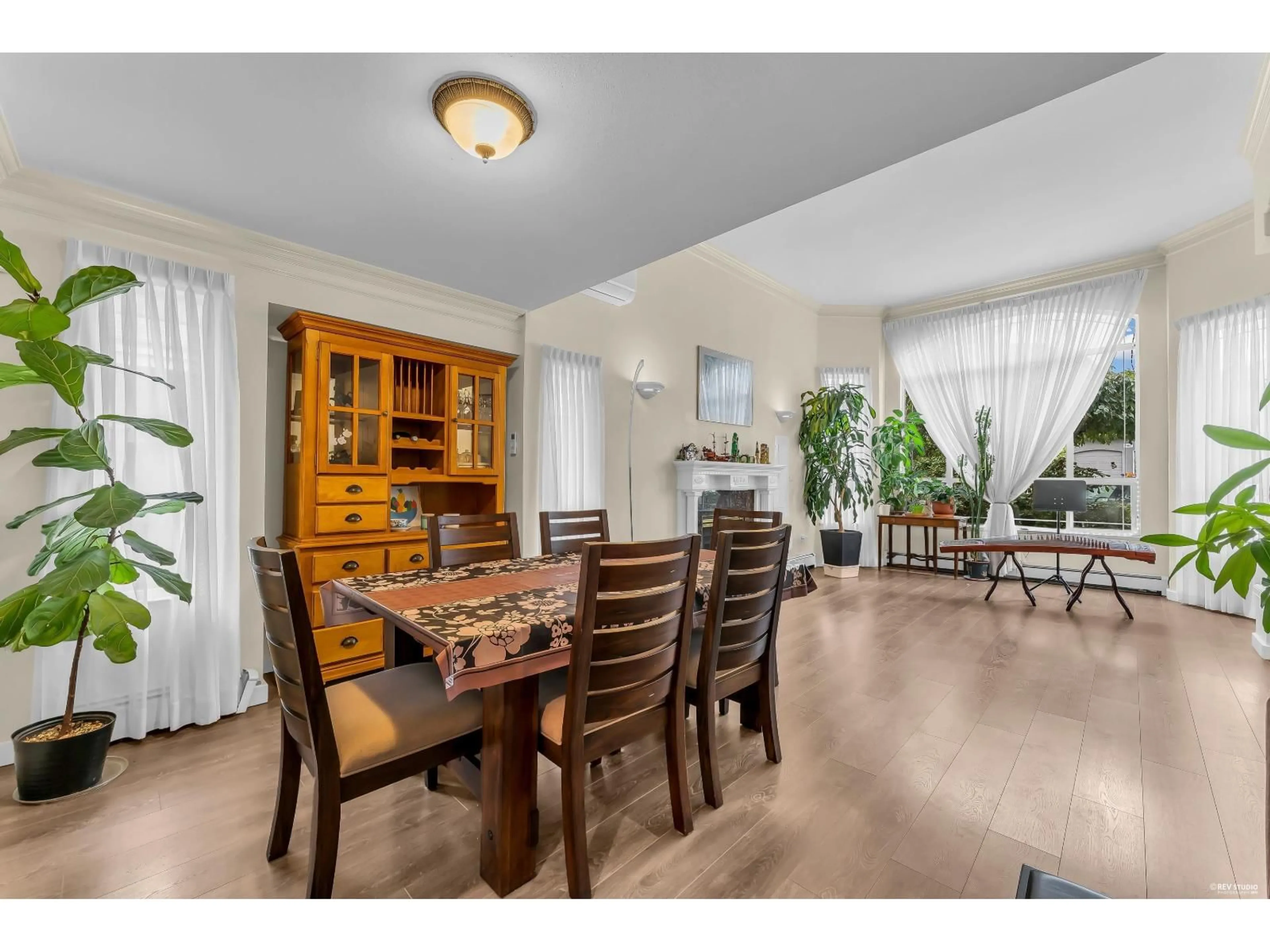 Dining room, wood/laminate floor for 7882 165A STREET, Surrey British Columbia V3S7V3