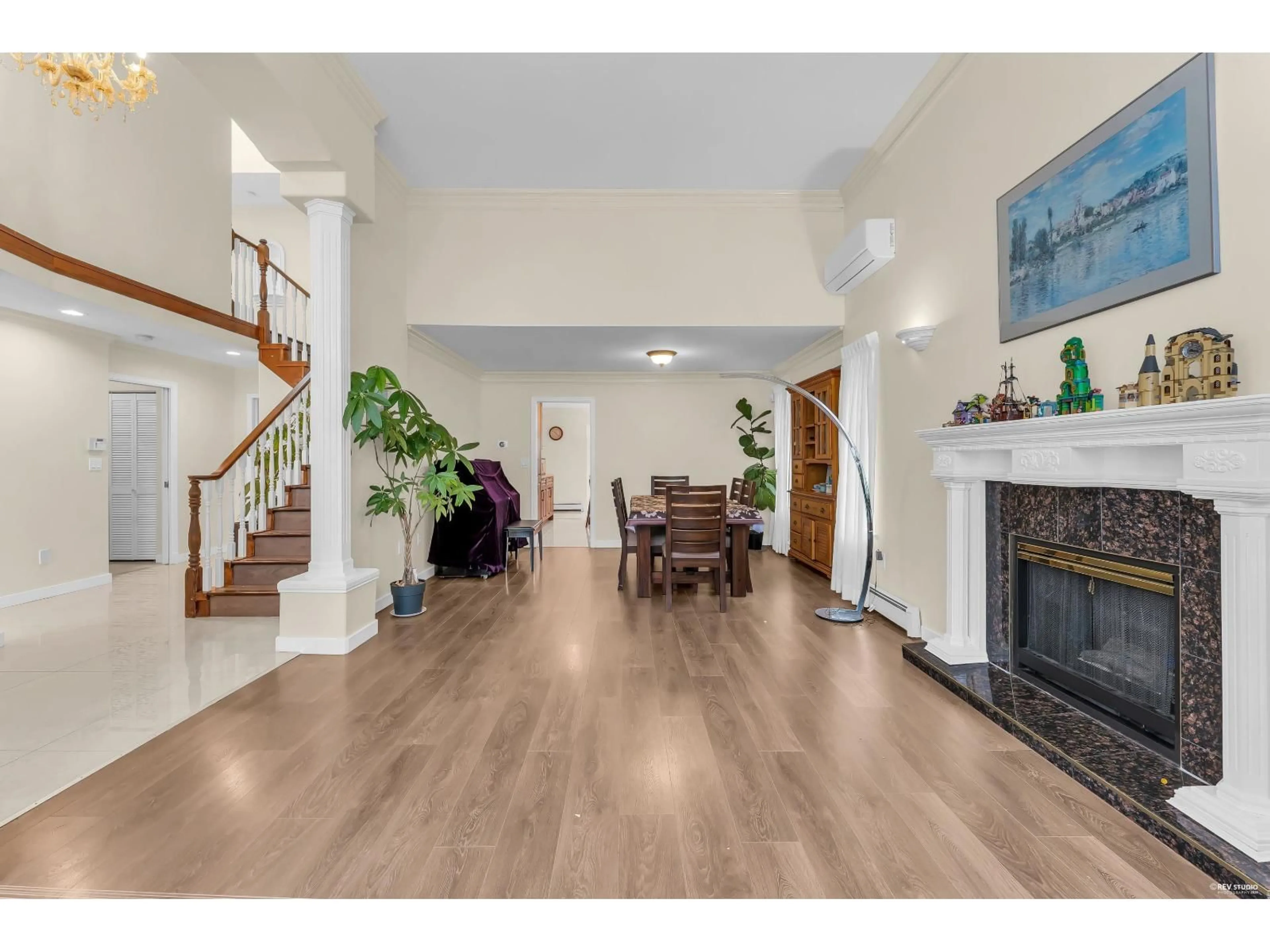 Indoor foyer for 7882 165A STREET, Surrey British Columbia V3S7V3