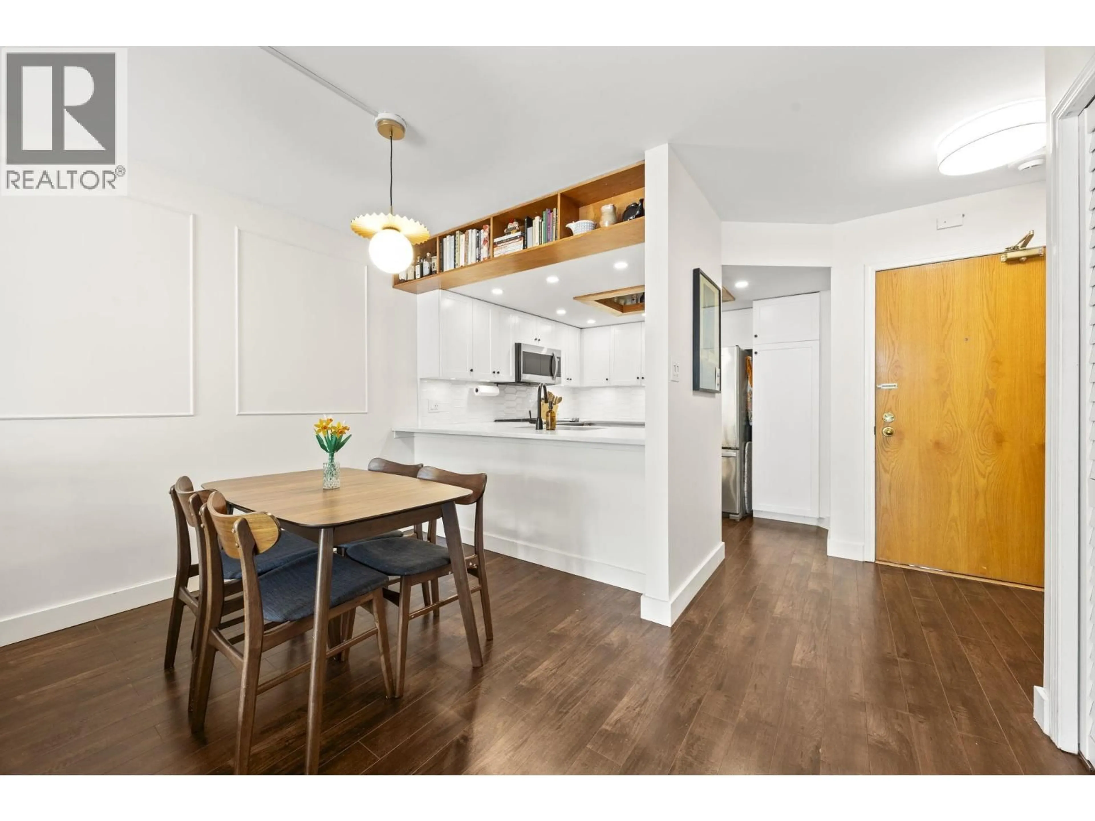 Open concept kitchen, wood/laminate floor for 102 - 1045 QUAYSIDE DRIVE, New Westminster British Columbia V3M6C9