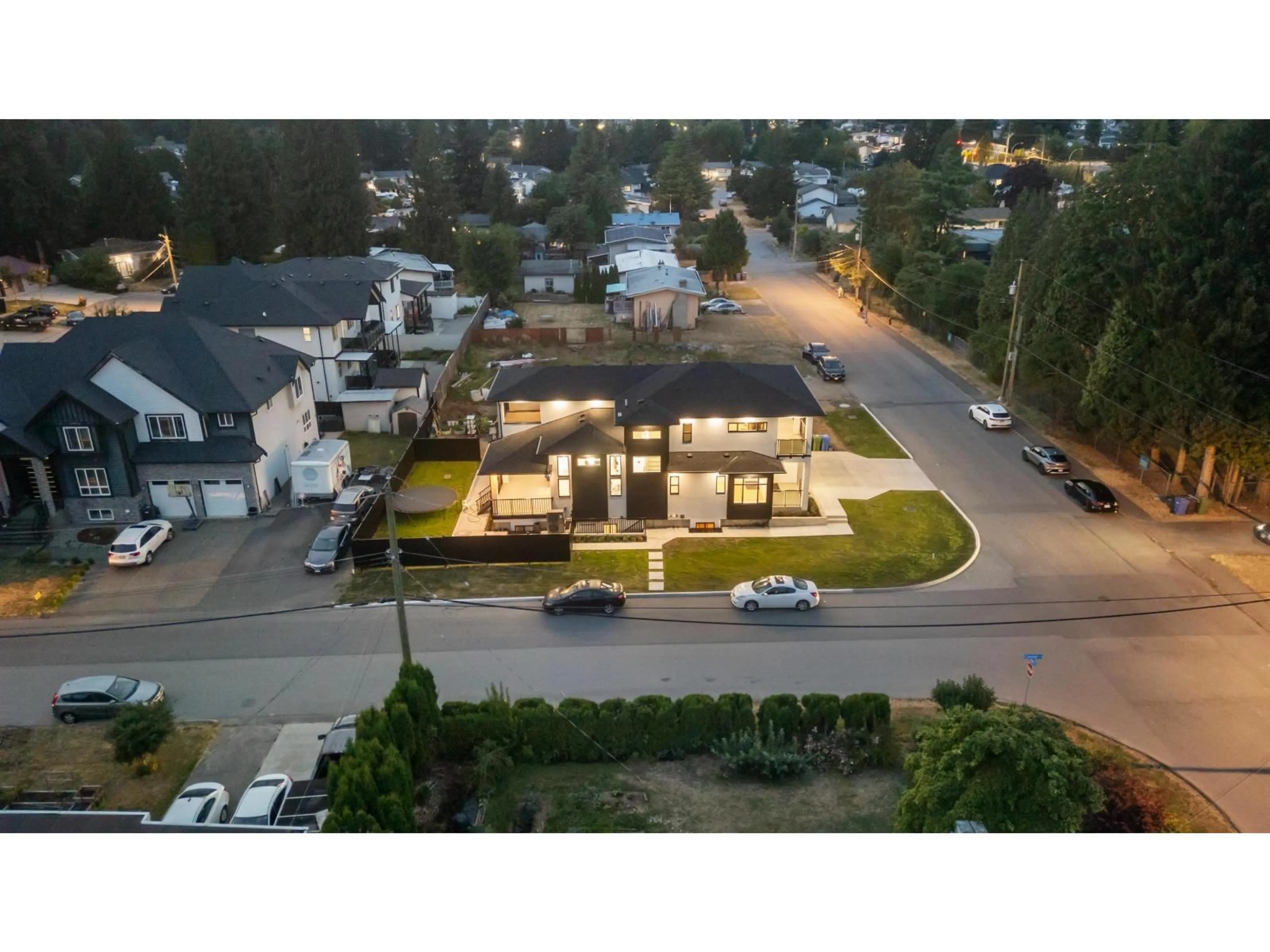 A pic from outside/outdoor area/front of a property/back of a property/a pic from drone, street for 3051 ROYAL STREET, Abbotsford British Columbia V2T2J1