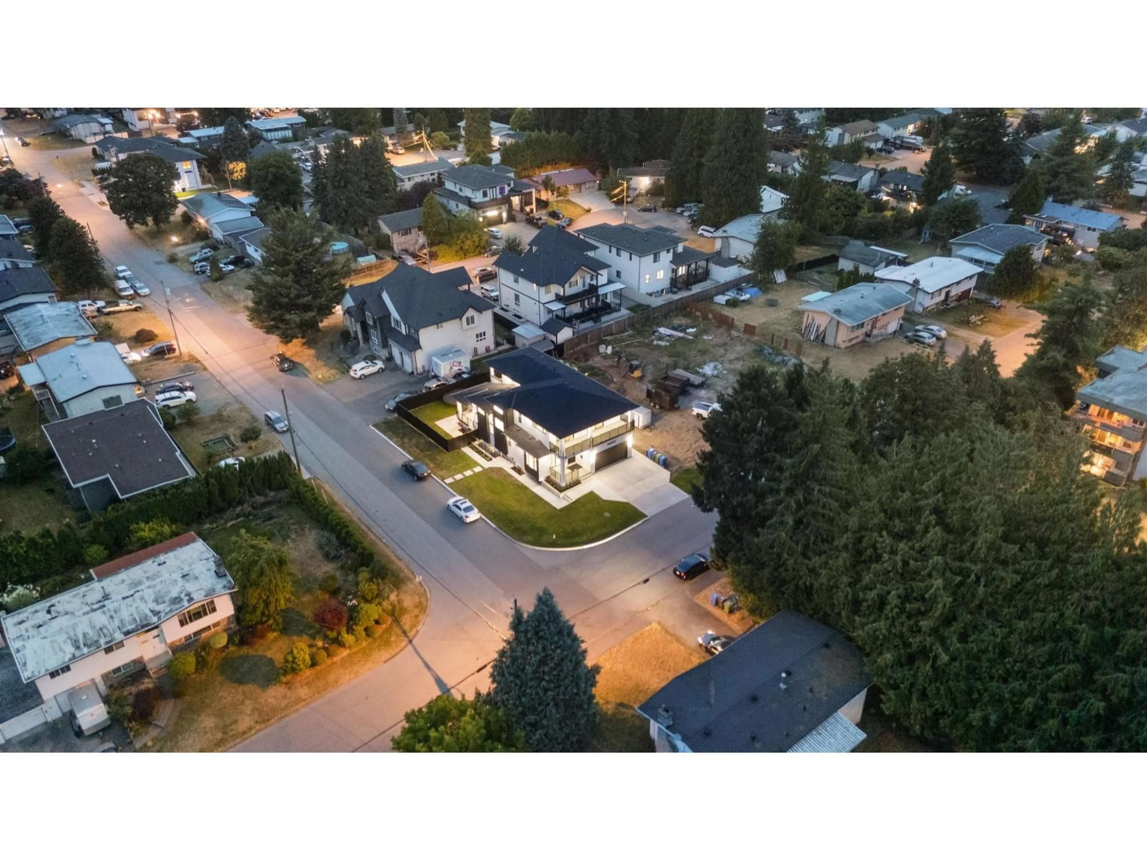 A pic from outside/outdoor area/front of a property/back of a property/a pic from drone, street for 3051 ROYAL STREET, Abbotsford British Columbia V2T2J1